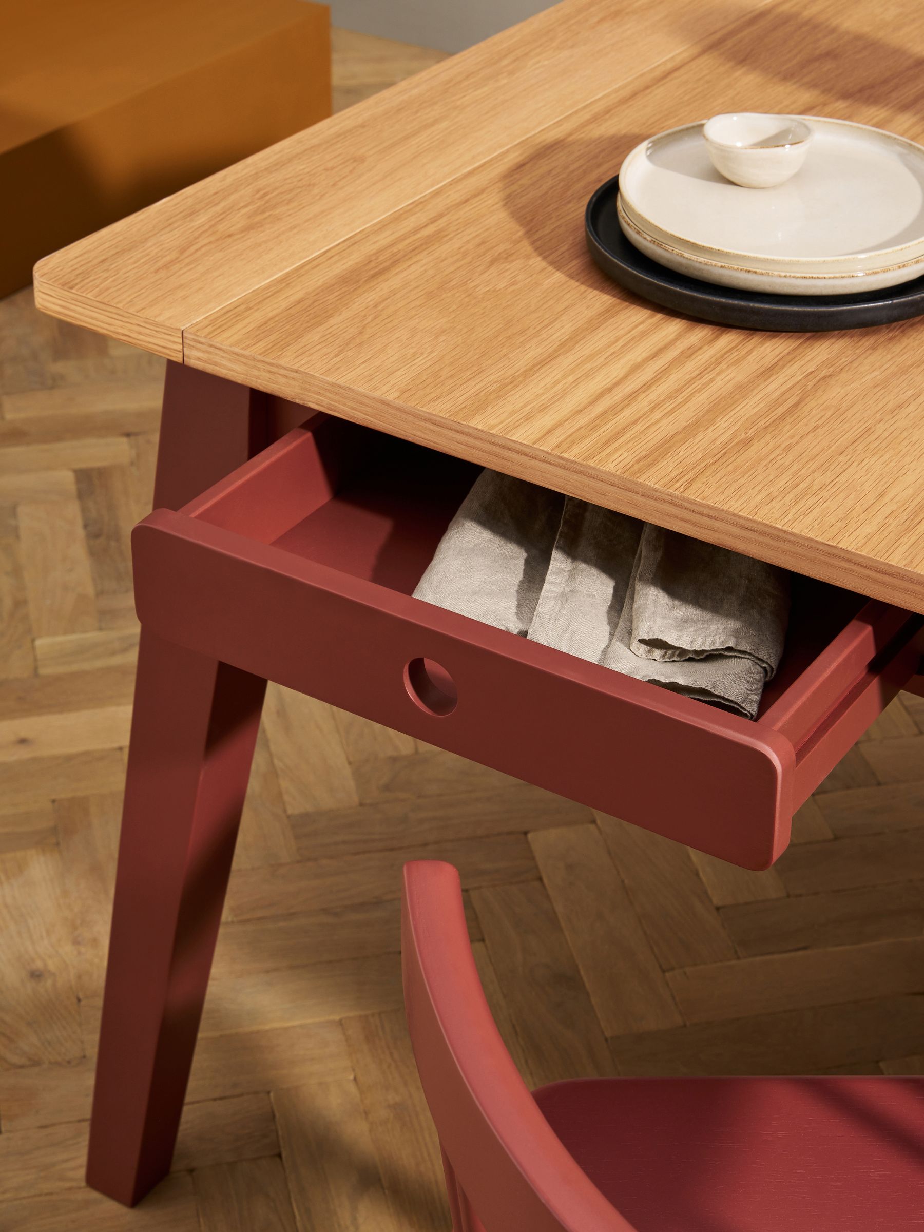 Ralph Rectangular 6 to 8 Seater Extending Dining Table in Oak & Terracotta - Image 3 of 4