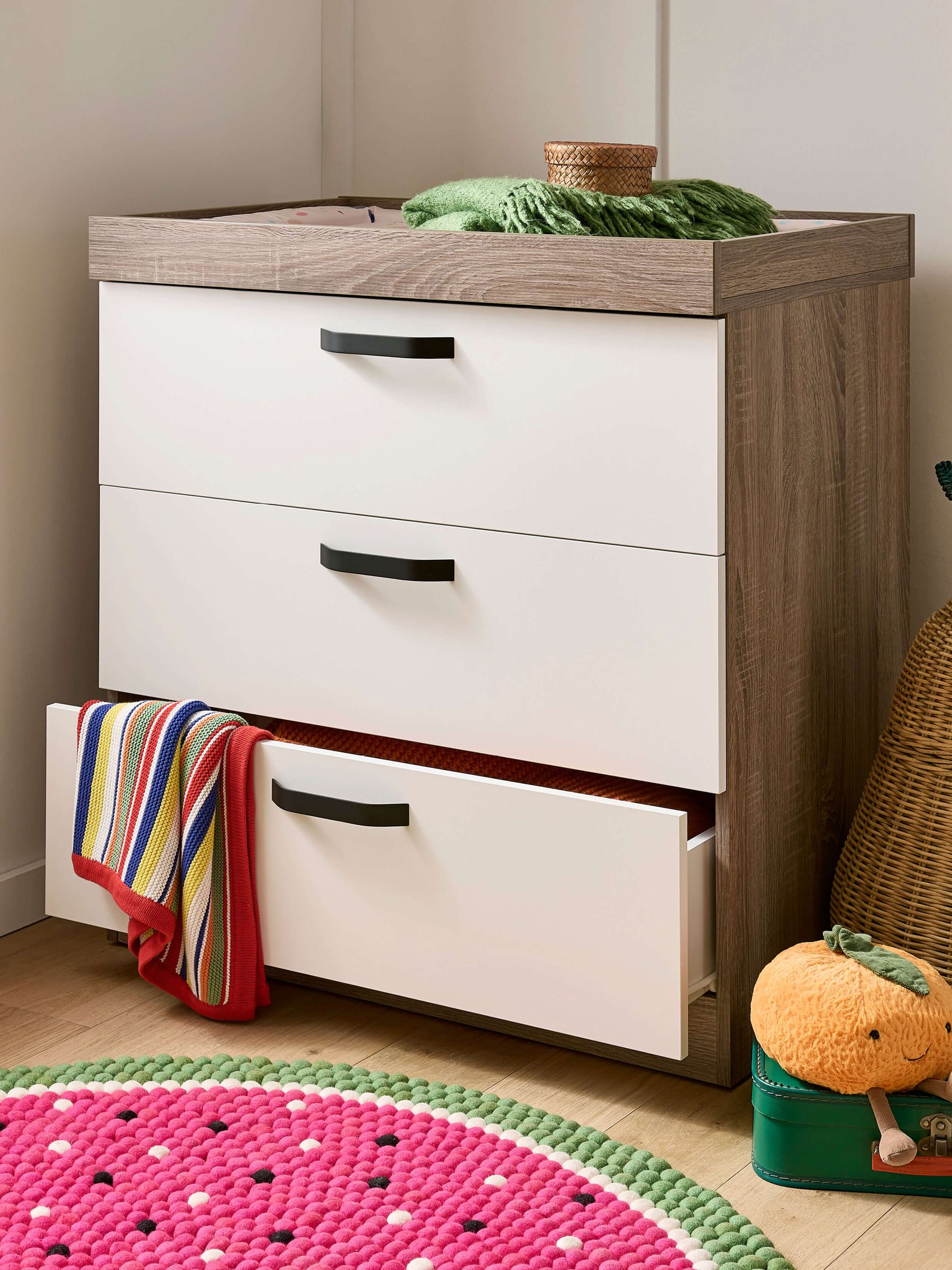 Cuddleco Enzo 3pc Set 3 Drawer Dresser, Cot Bed and Wardrobe - Image 4 of 10