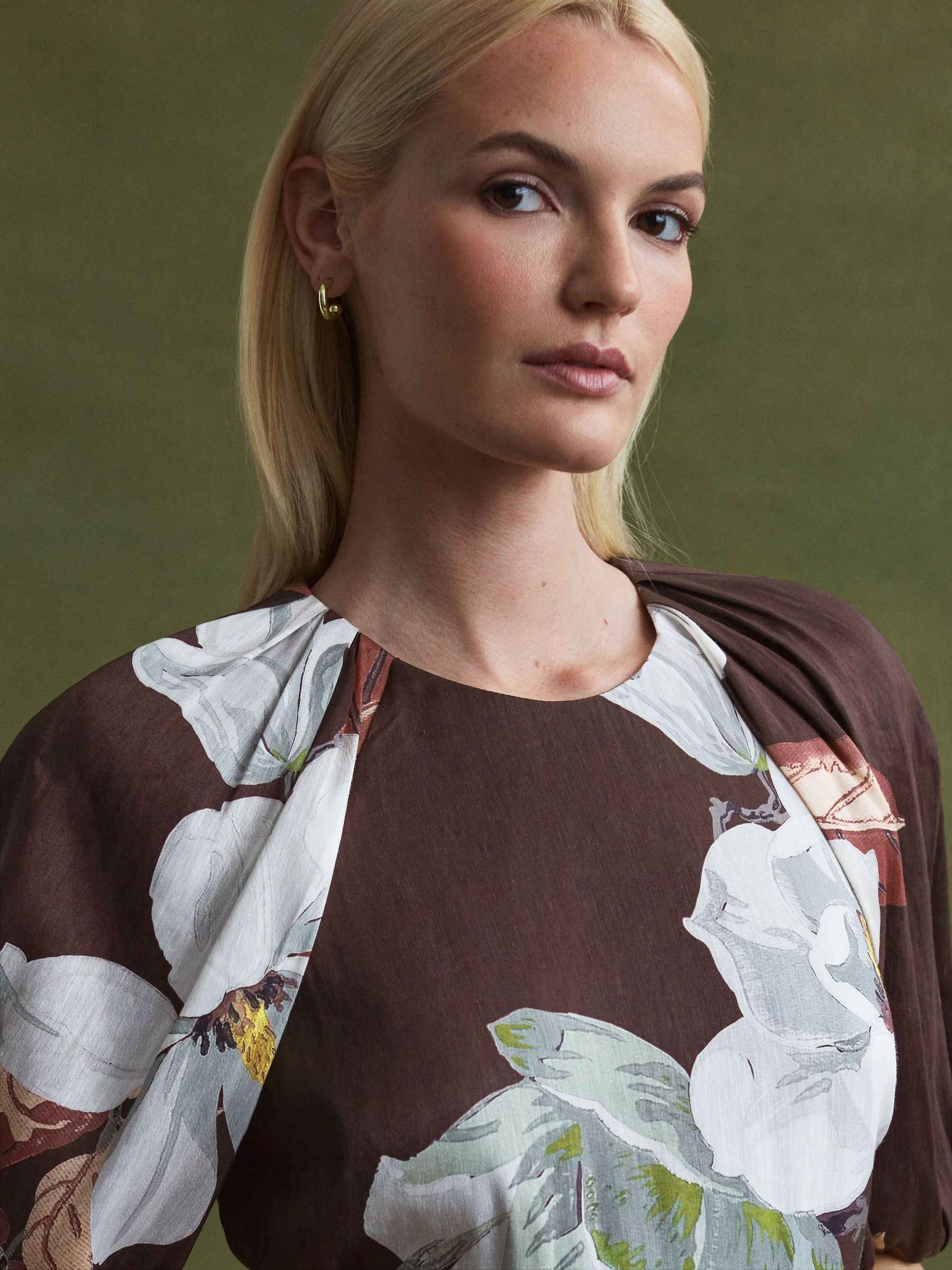 Florere Linen Silk Puff Sleeve Midi Dress in Chocolate - Image 3 of 6