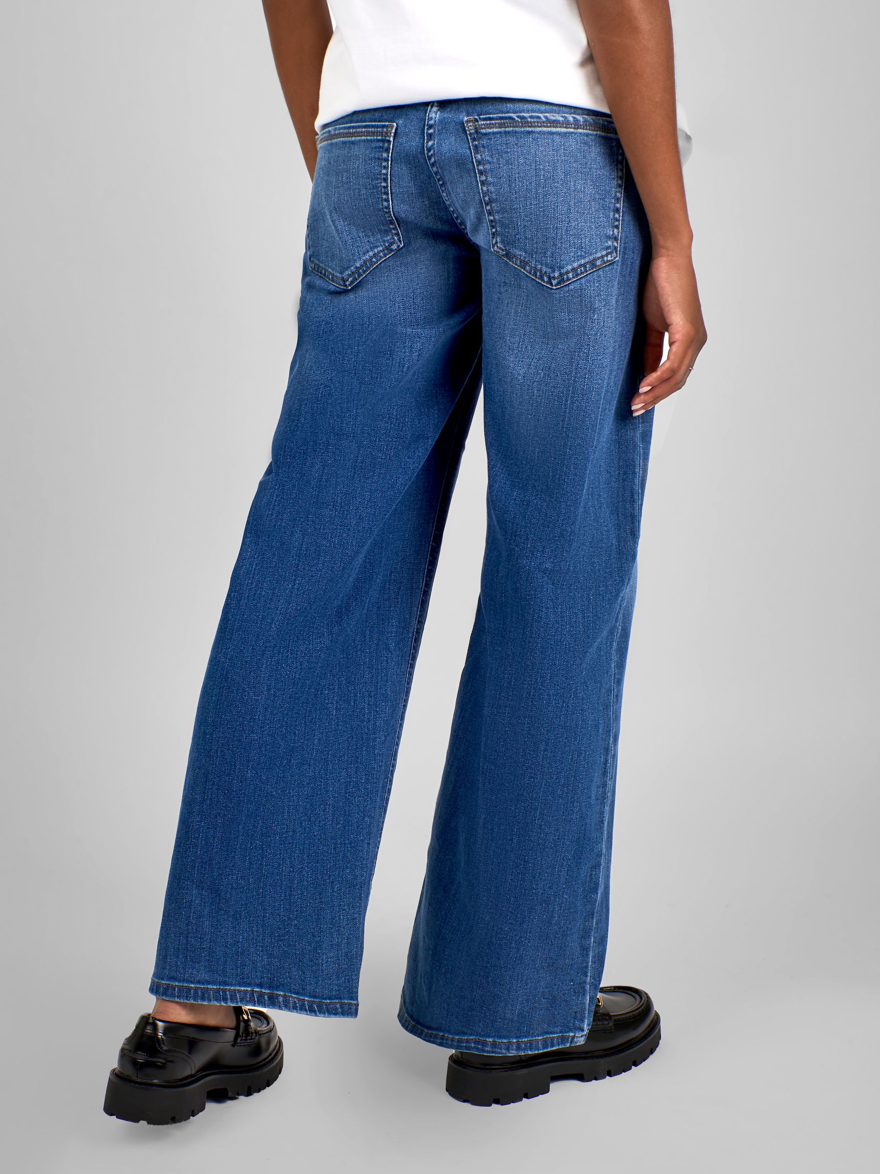 Mid Wash Blue Wide Leg Maternity Denim Jeans - Image 2 of 5