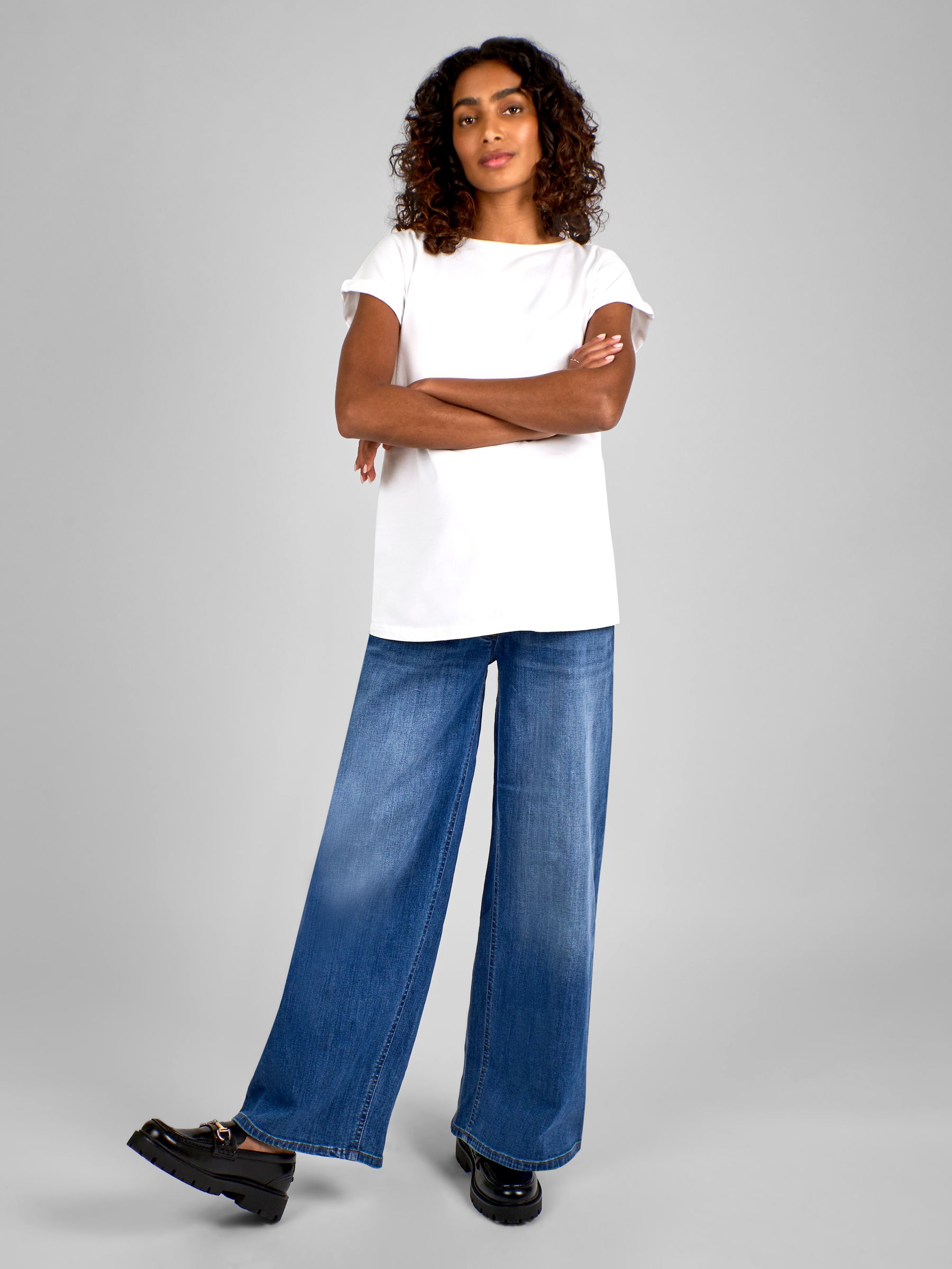 Mid Wash Blue Wide Leg Maternity Denim Jeans - Image 3 of 5