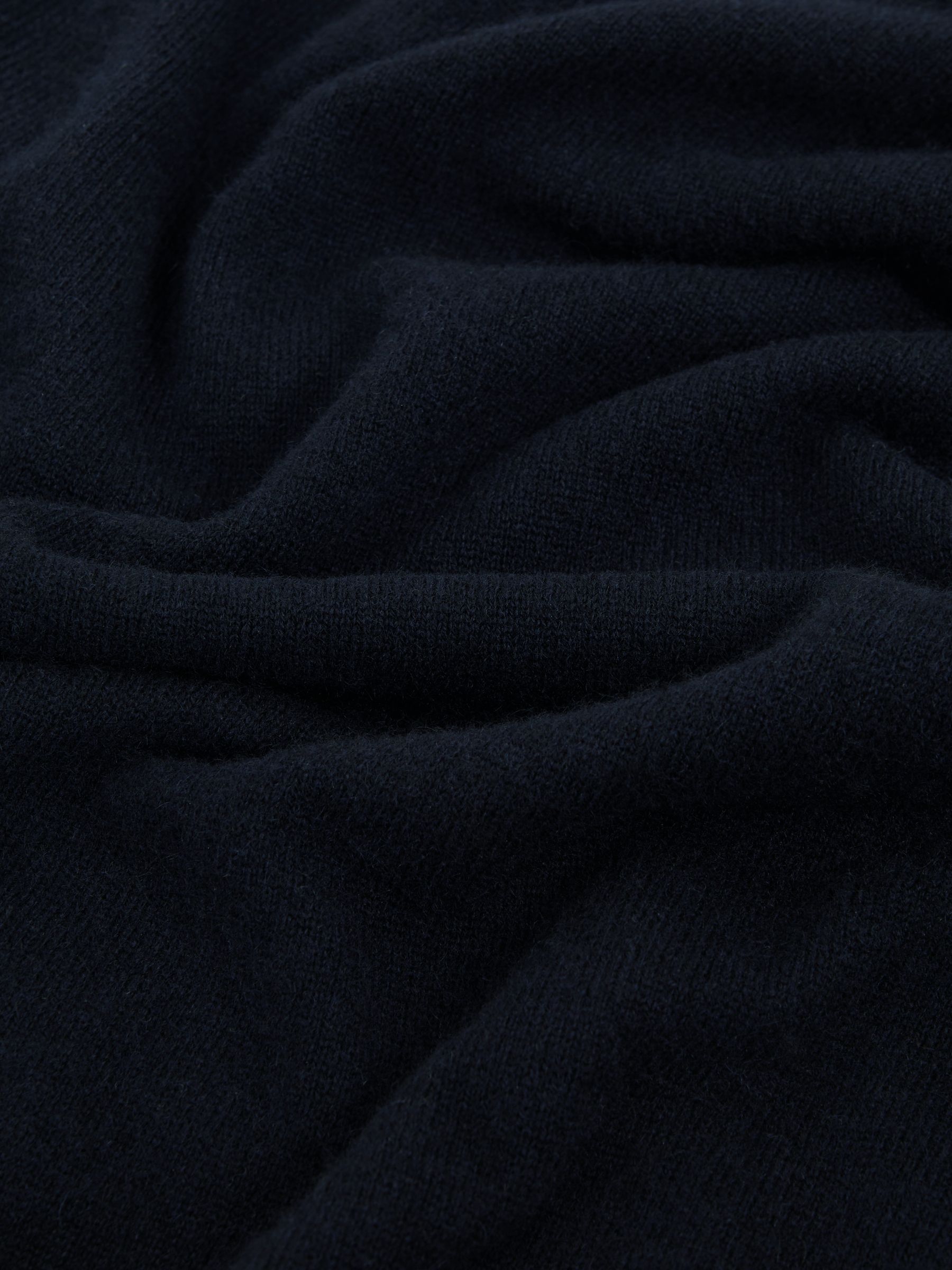 Atelier Cashmere Crew Neck Jumper in Navy - Image 6 of 6