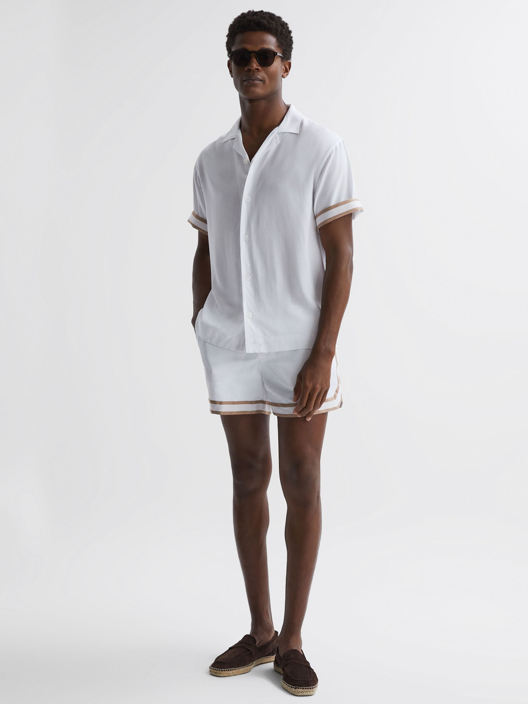 Reiss | Ché Contrast Cuff Cuban Collar Shirt in White/Beige - Image 3 of 5