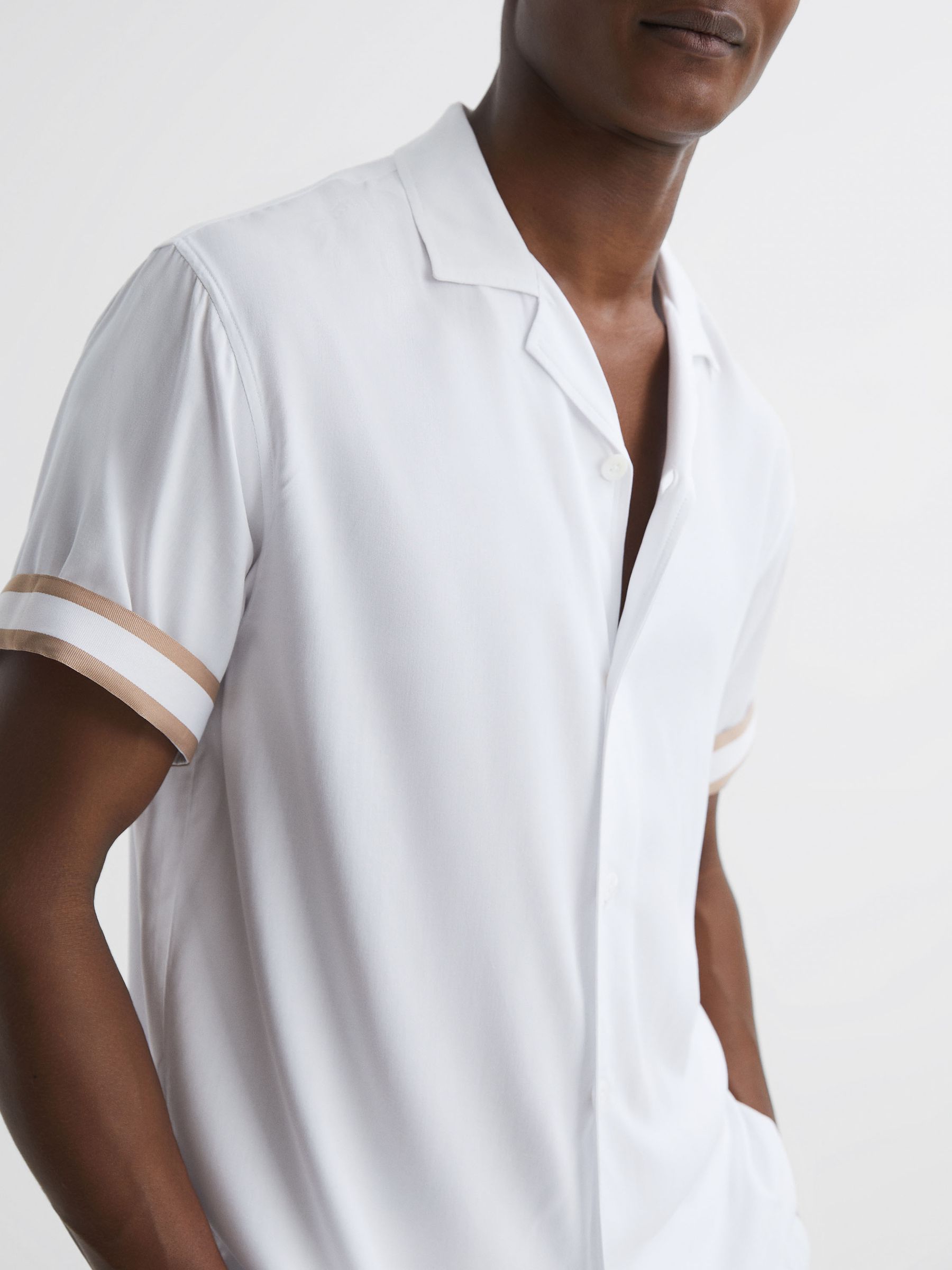 Reiss | Ché Contrast Cuff Cuban Collar Shirt in White/Beige - Image 4 of 5