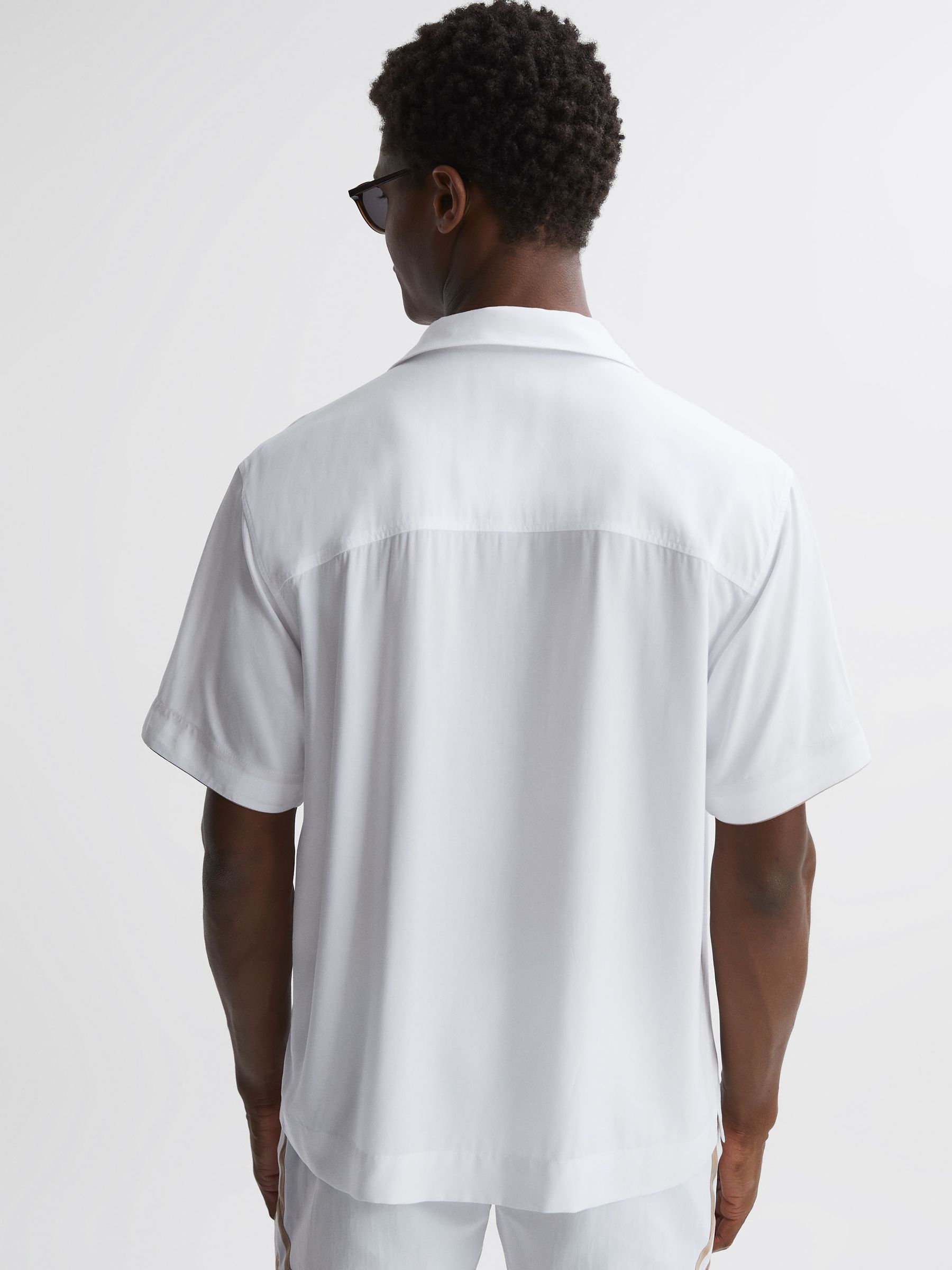 Reiss | Ché Contrast Cuff Cuban Collar Shirt in White/Beige - Image 5 of 5