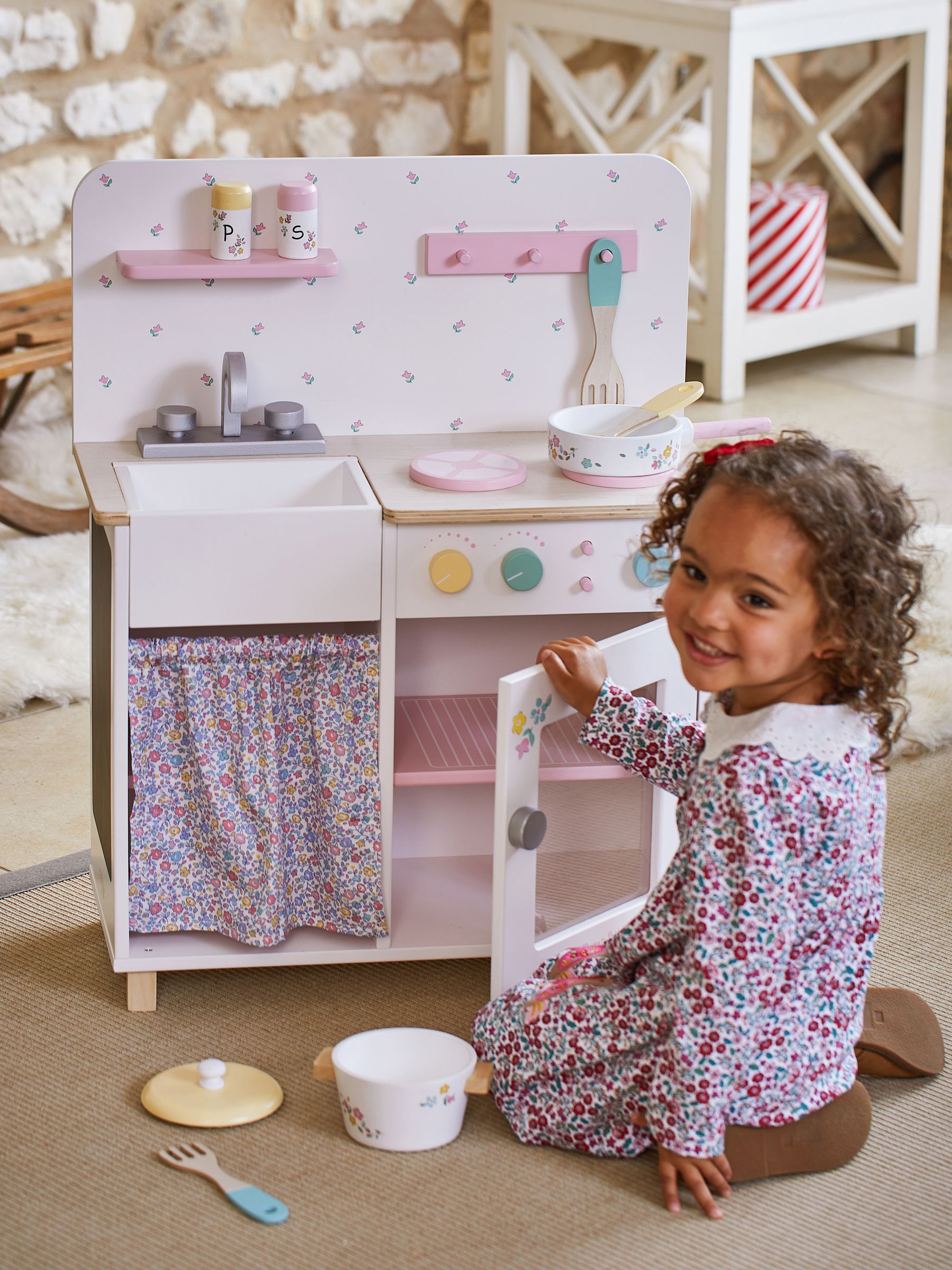 Pretty Ditsy Play Kitchen - Image 4 of 11