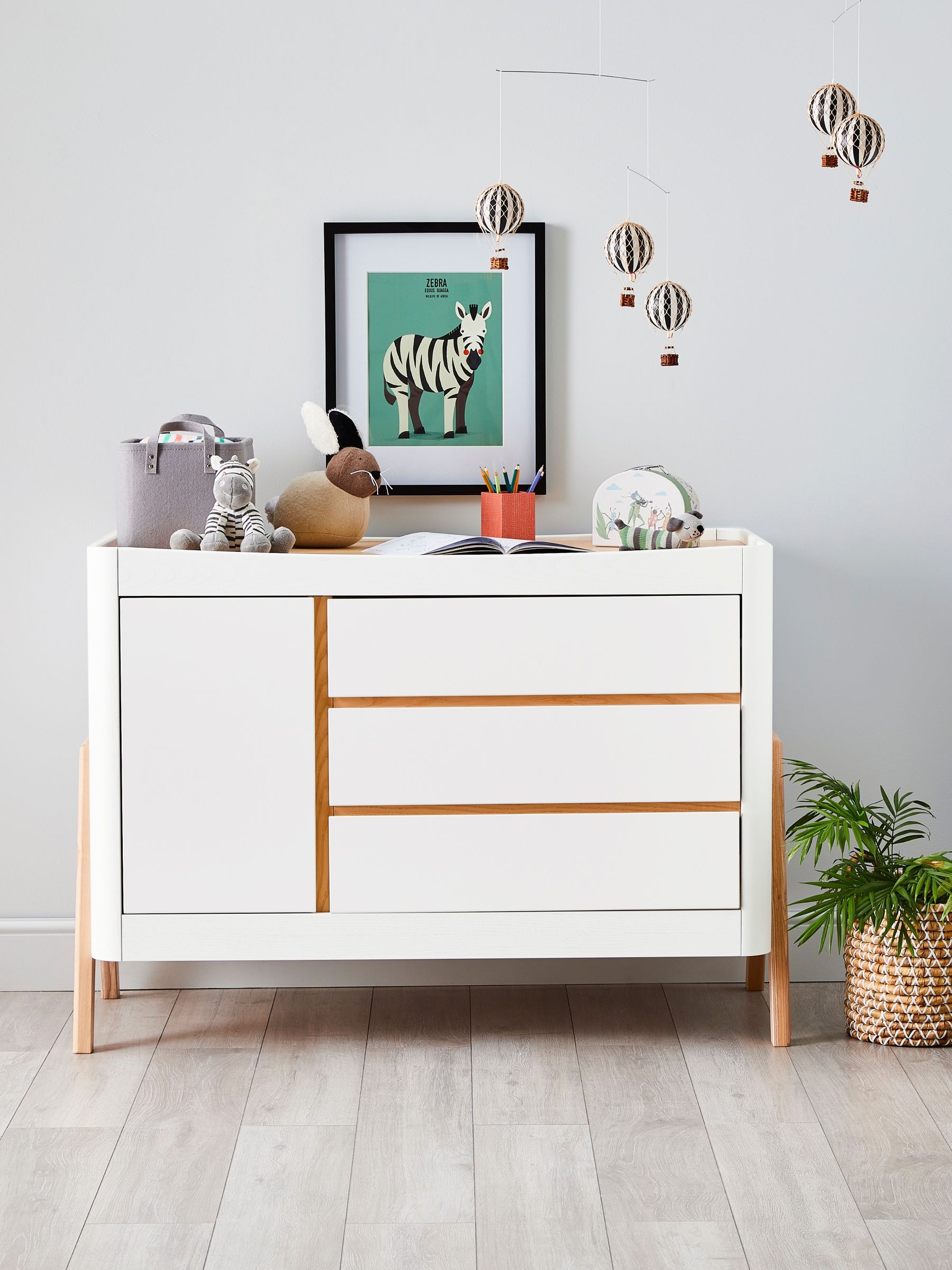 Gaia Baby White Hera Cot Bed and Dresser Set - Image 4 of 6
