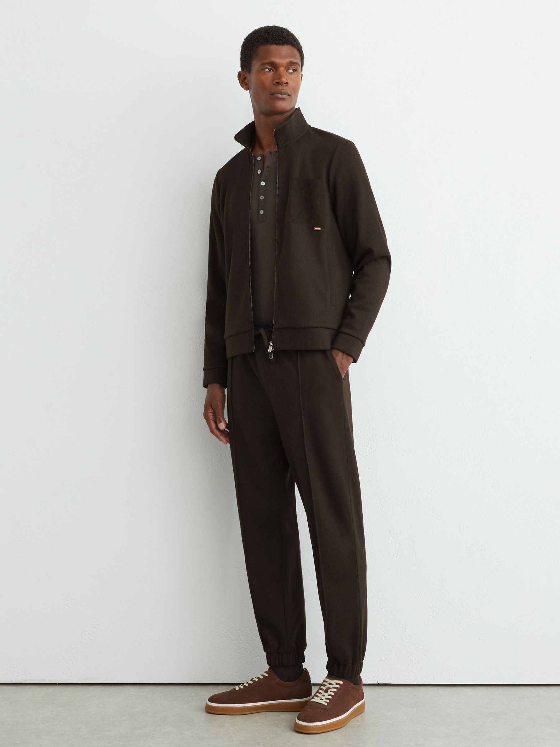 Herringbone Patch-Pocket Zip-Through Jacket in Dark Brown - صورة 3 من 6