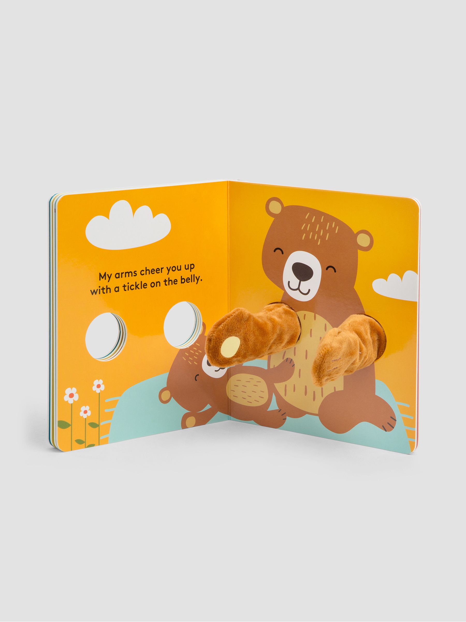 Hug Me Little Bear Finger Puppet Book - Image 5 of 5