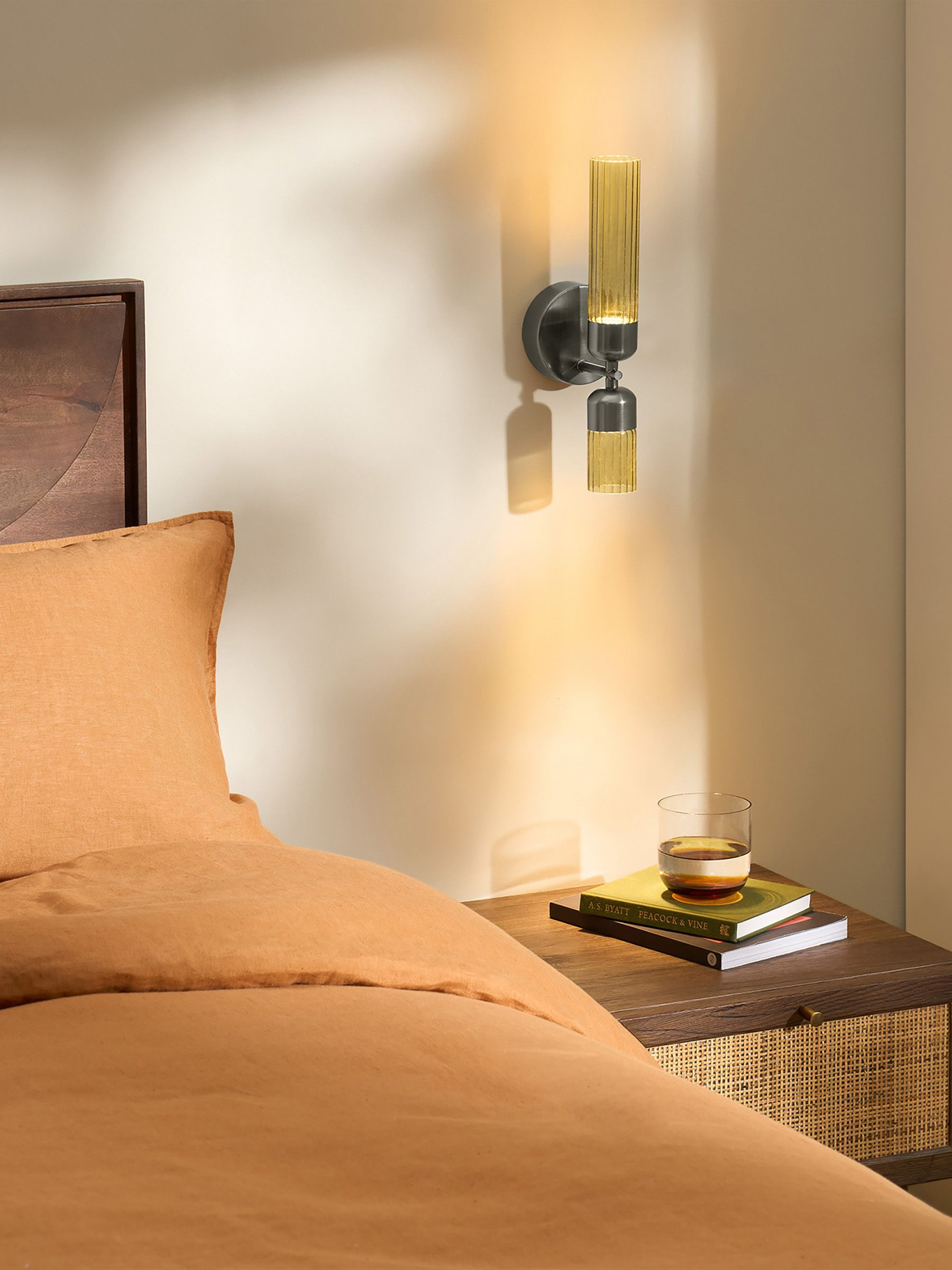 Verona Wall Light in Green - Image 1 of 3