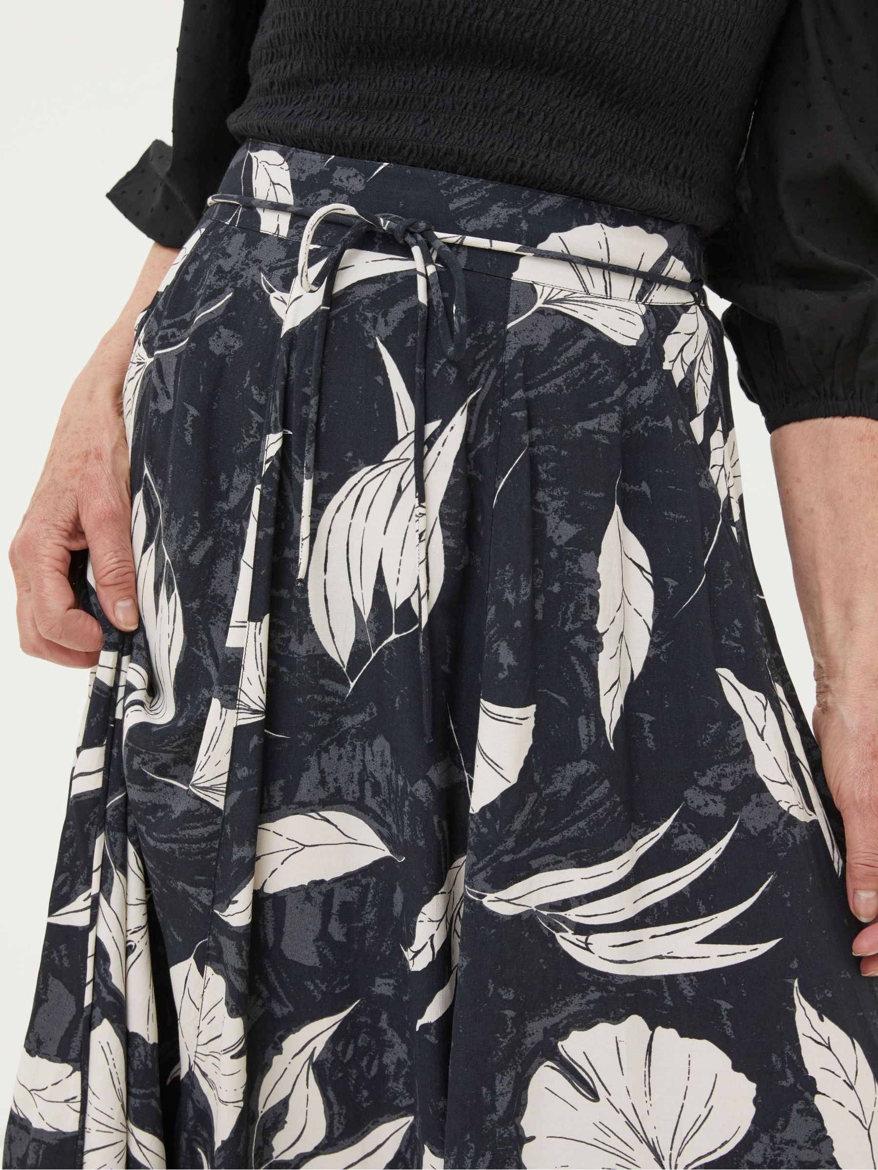 Black Mason Twilight Leaves Midi Skirt - Image 4 of 5