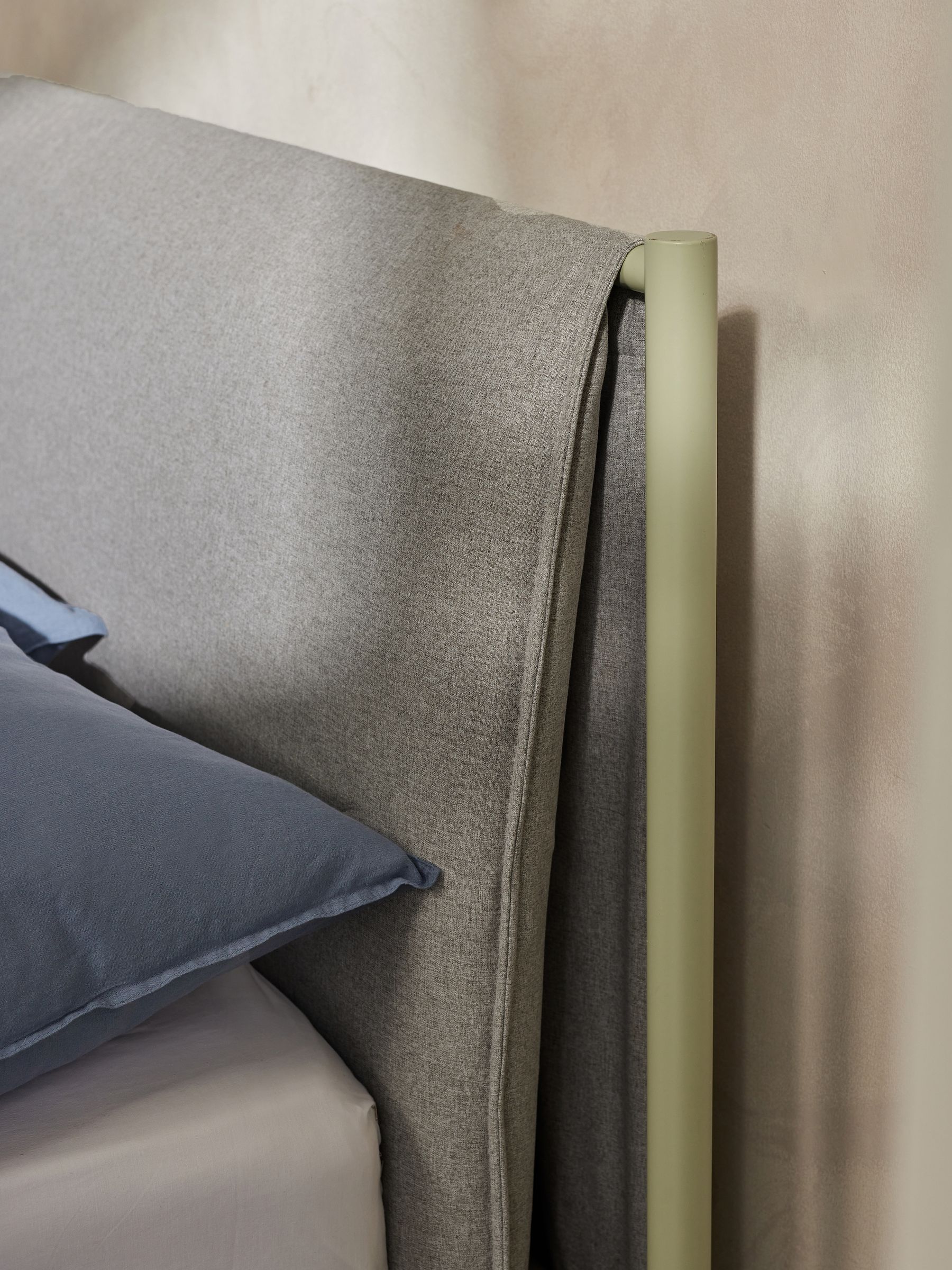 Carouso Bed in Grey - Image 2 of 4