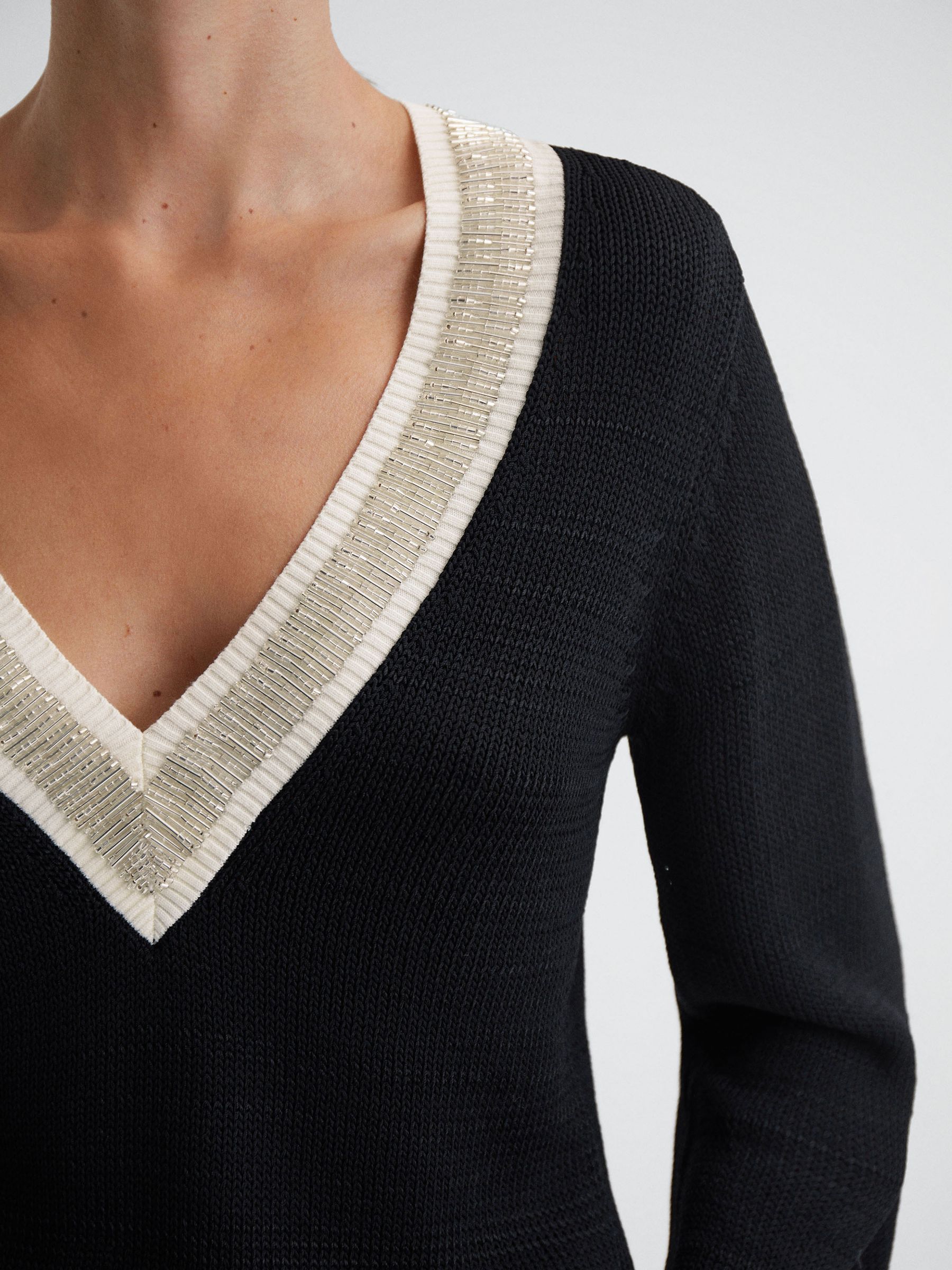 Contrast Trim Embellished V-Neck Jumper in Black/Cream - Image 4 of 5