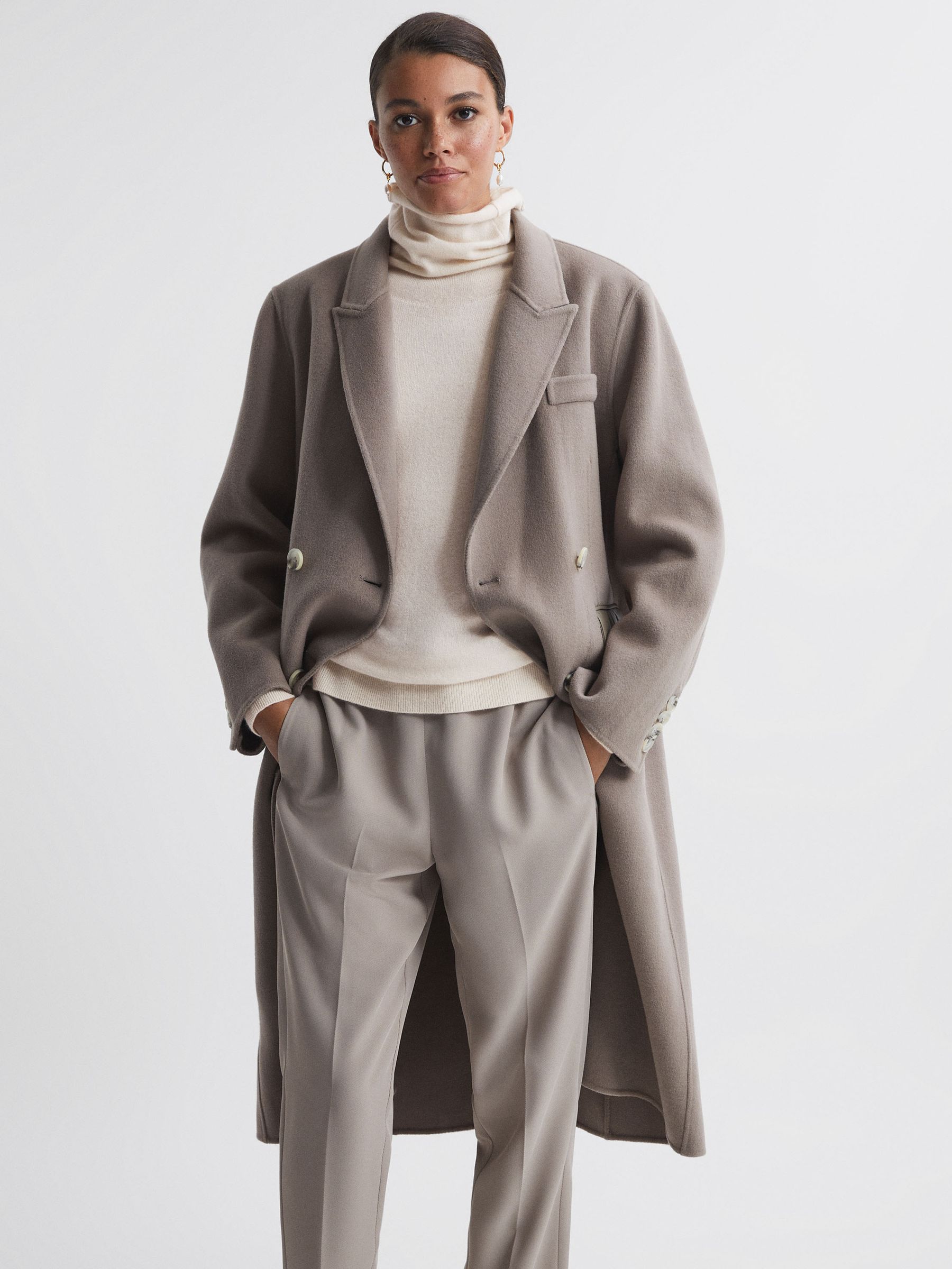 Relaxed Cashmere Roll Neck Top in Cream - Image 3 of 7