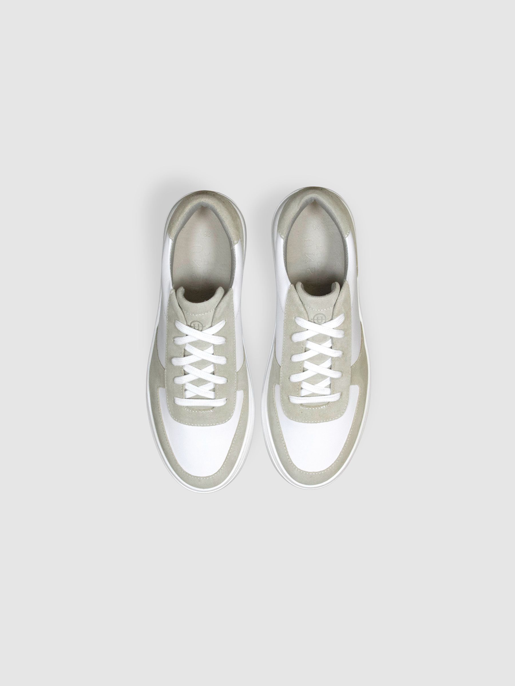 Unseen Footwear Leather Marais Trainers in Off White - Image 3 of 4