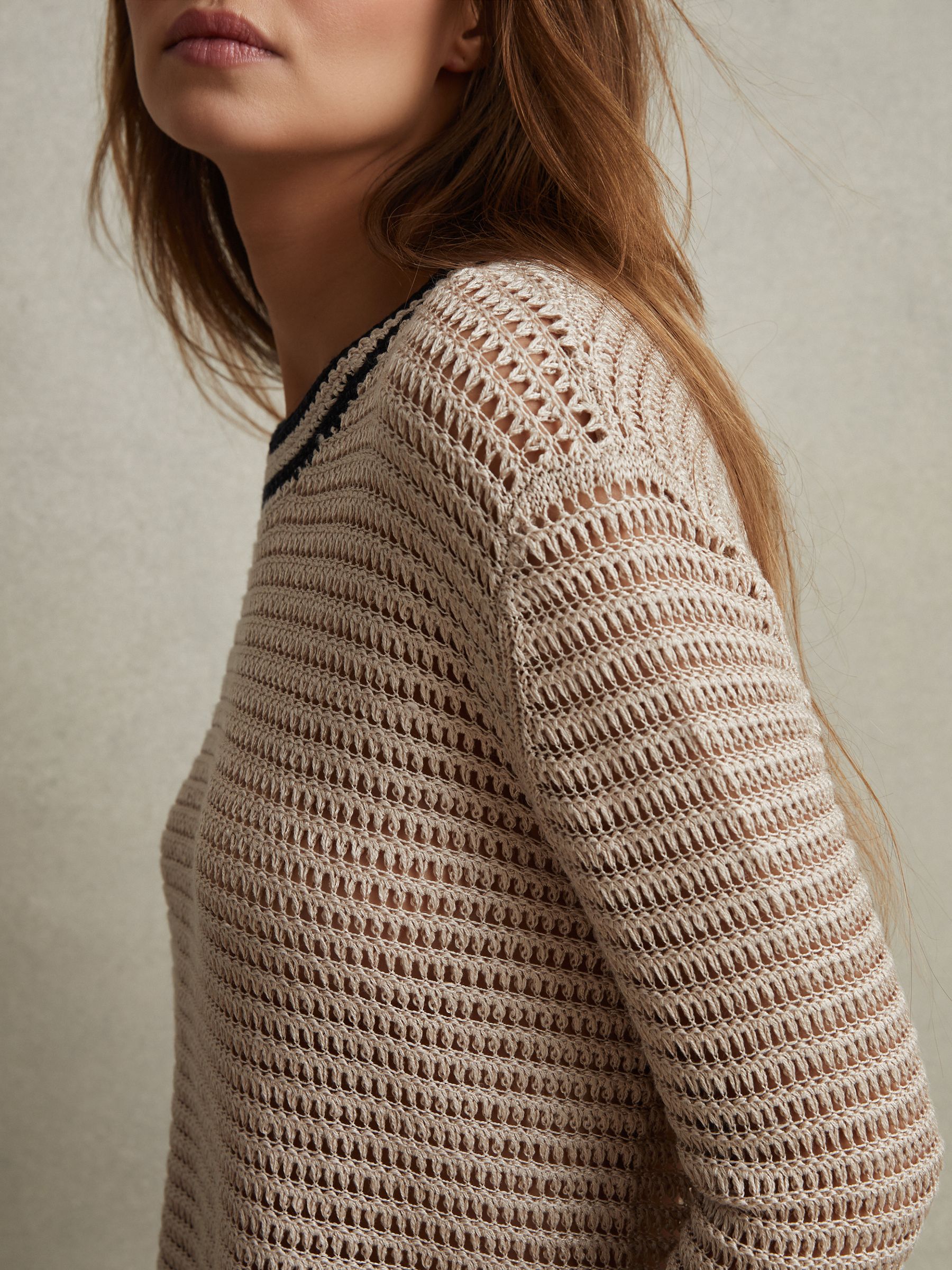 Linen Blend Knitted Crew Neck Jumper in Neutral/Navy - Image 5 of 6