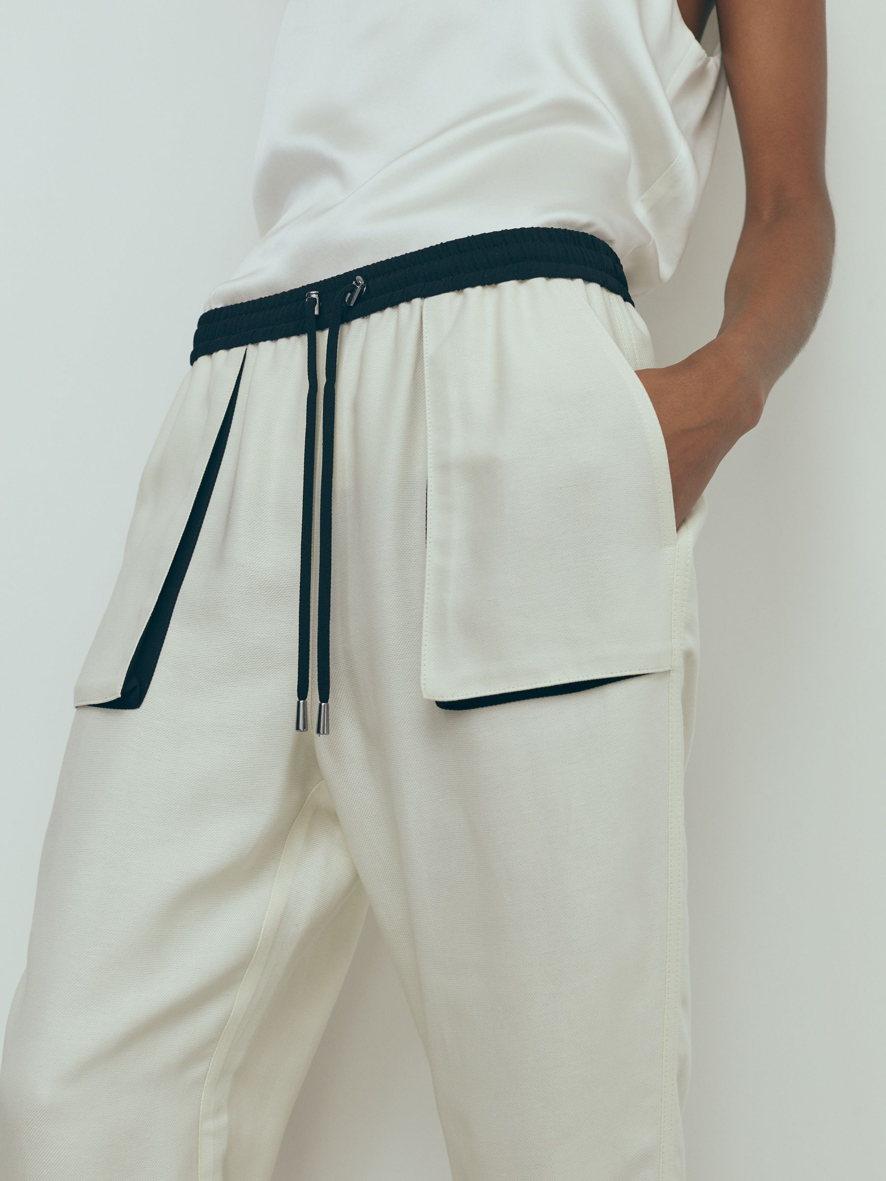 Atelier Relaxed Contrast Detail Cargo Trousers in Neutral - Image 3 of 6
