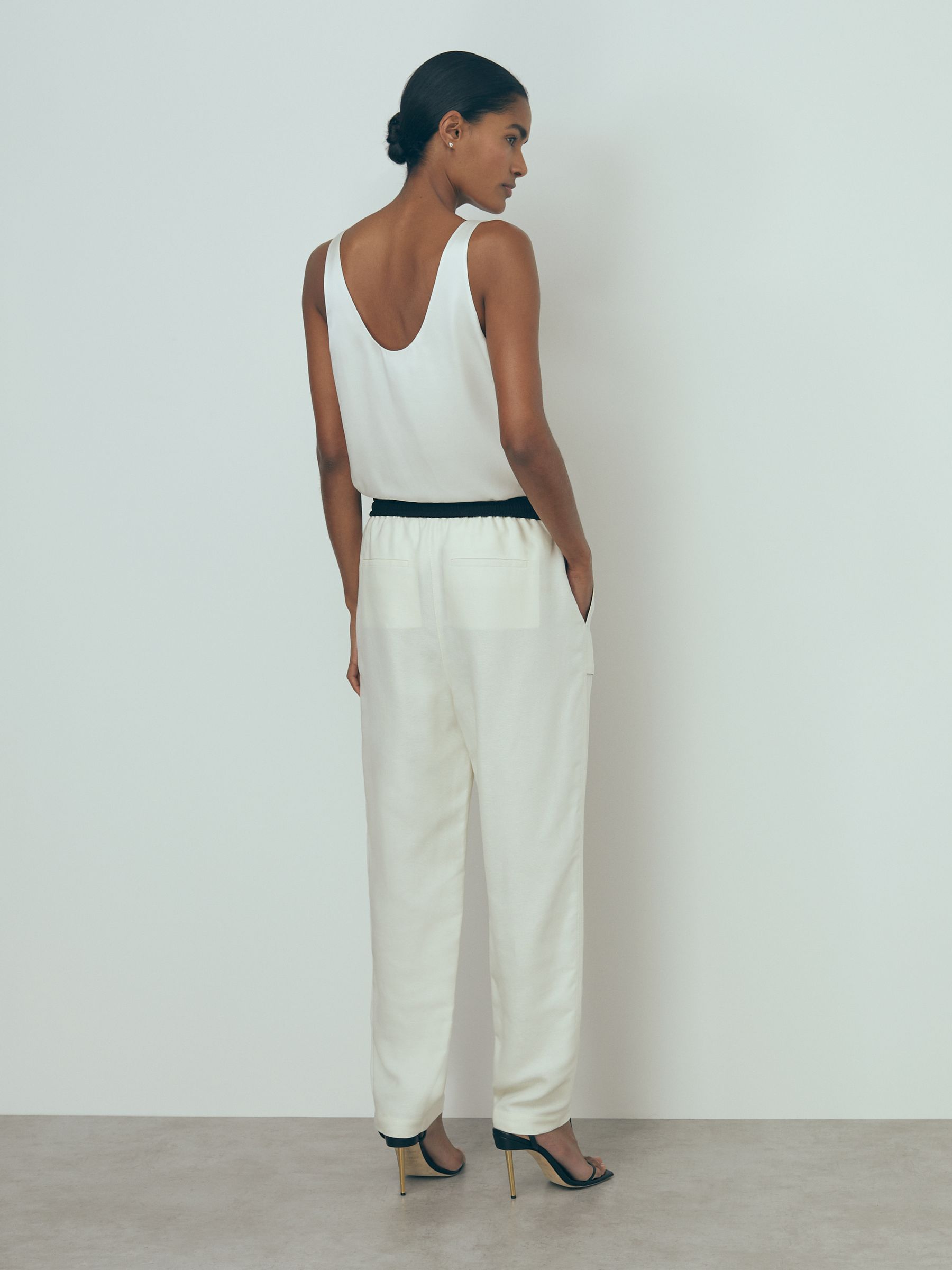 Atelier Relaxed Contrast Detail Cargo Trousers in Neutral - Image 4 of 6