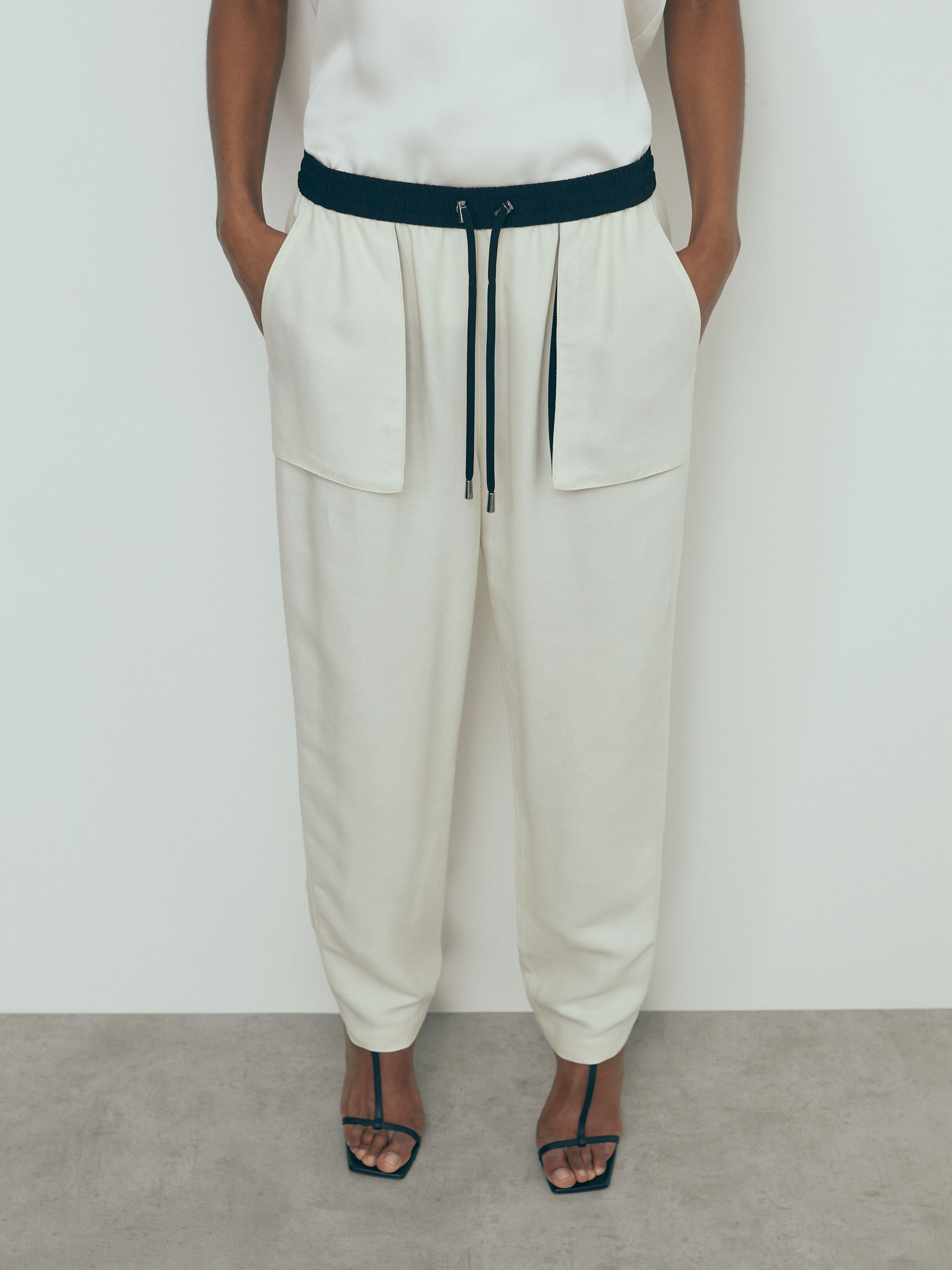 Atelier Relaxed Contrast Detail Cargo Trousers in Neutral - Image 5 of 6