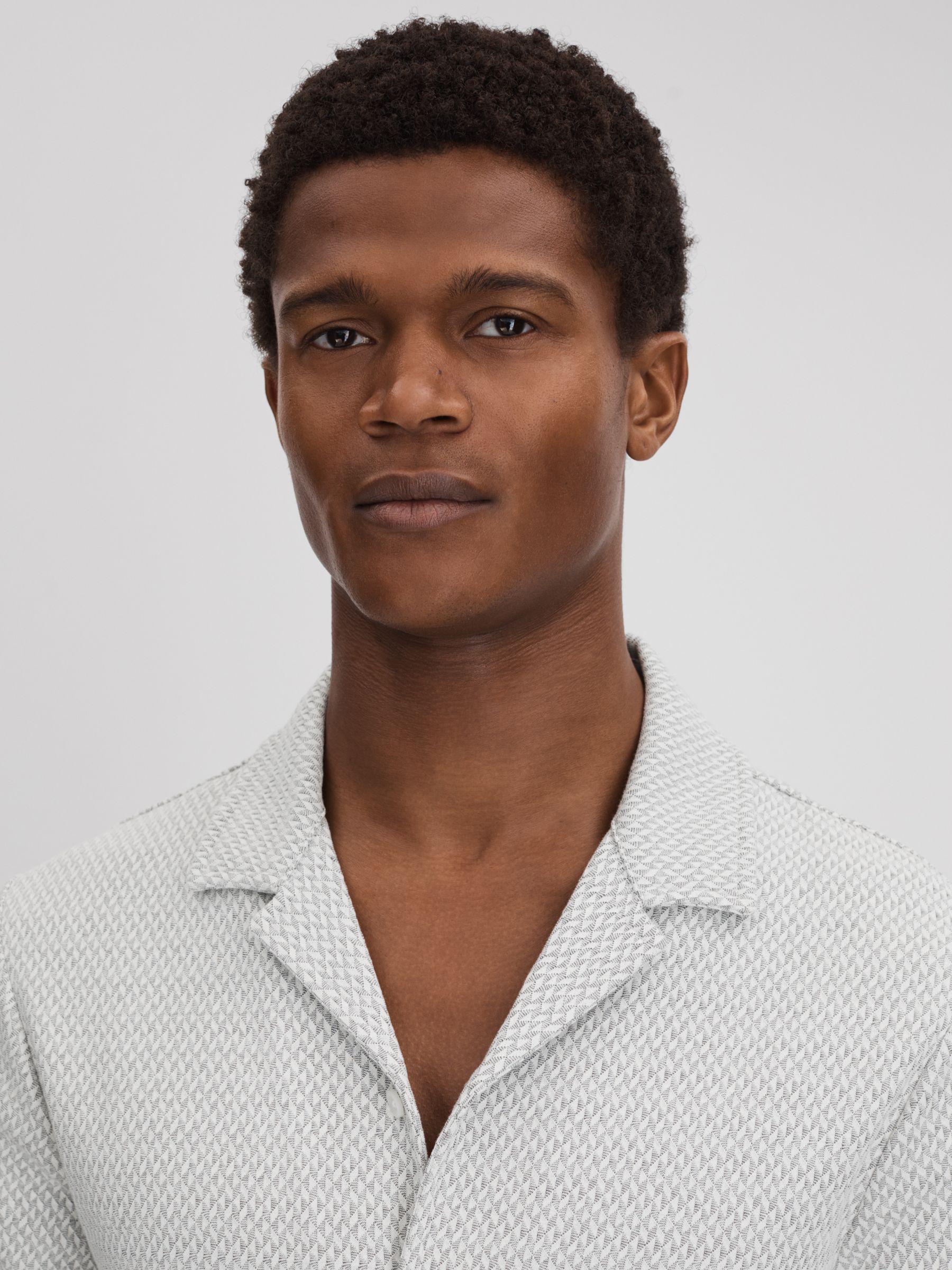Jacquard Cuban Collar Shirt in Light Grey - Image 4 of 6