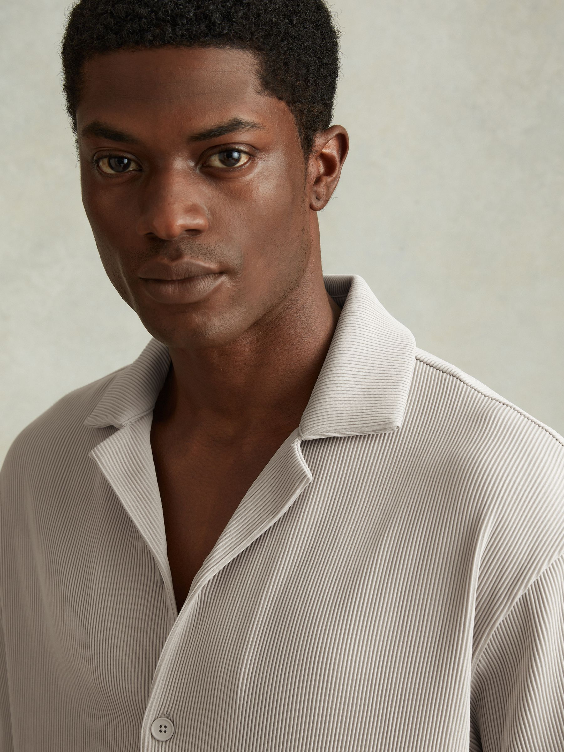 Ribbed Cuban Collar Shirt in Silver - Image 4 of 6