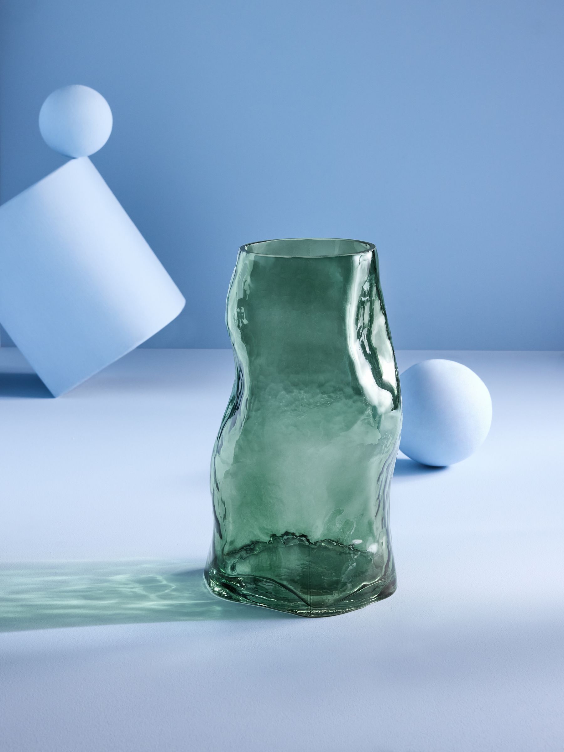 Rhea Vase in Green - Image 2 of 3
