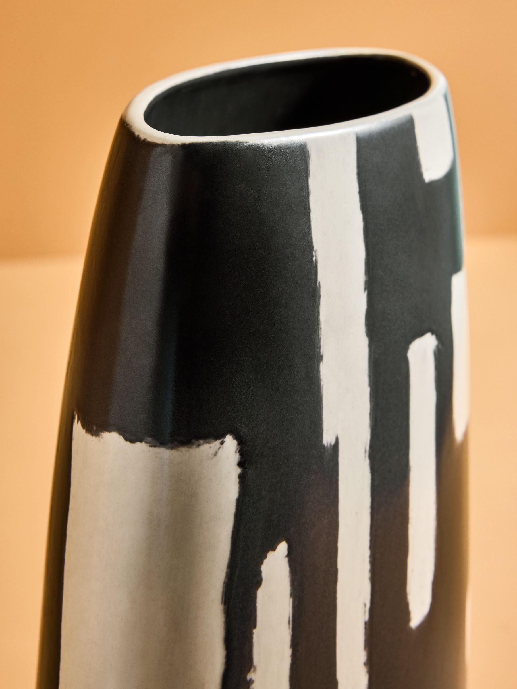 Kian Hand Painted Vase in Monochrome - Image 3 of 3