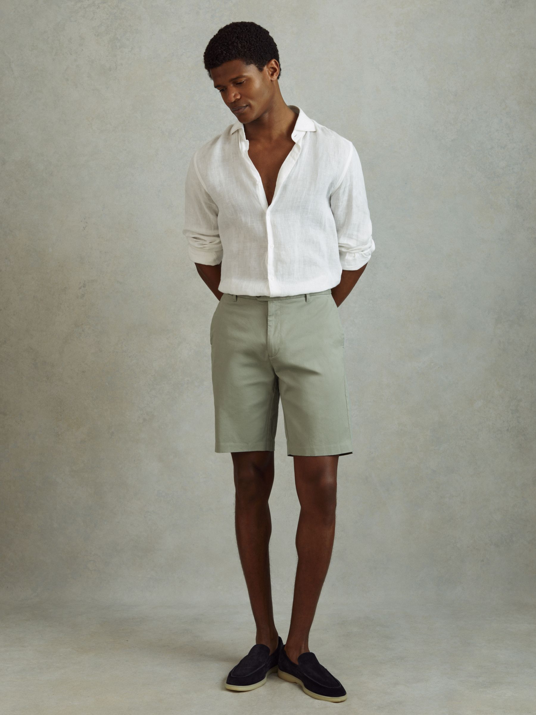Modern Fit Cotton Blend Chino Shorts in Pistachio - Image 3 of 5