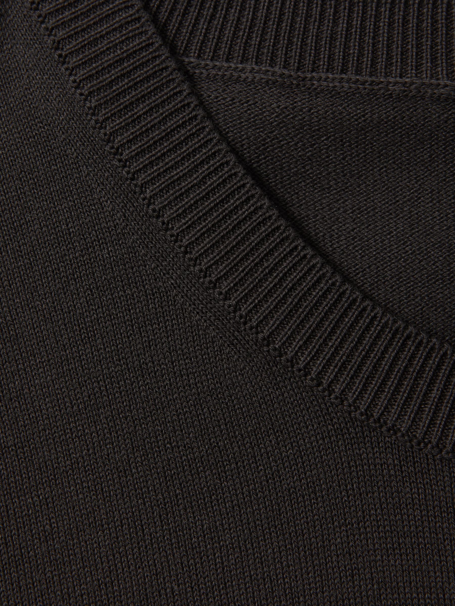 Oscar Jacobson Knitted Cotton Crew Neck T-Shirt in Brown - Image 2 of 6