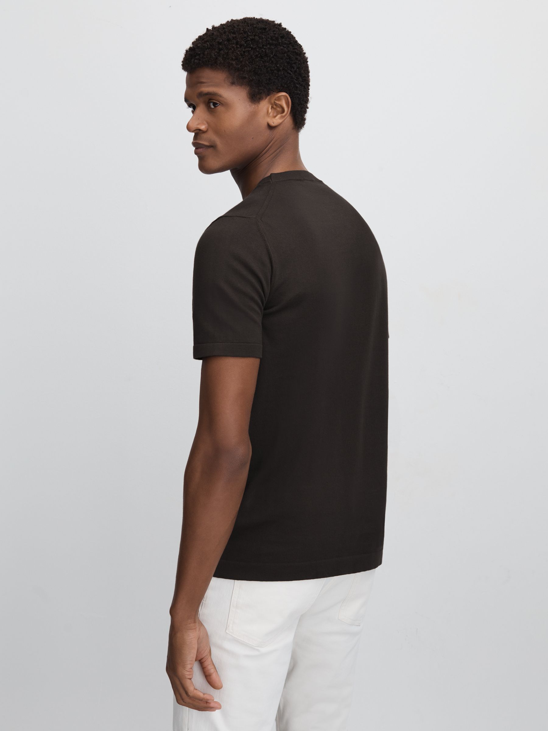 Oscar Jacobson Knitted Cotton Crew Neck T-Shirt in Brown - Image 5 of 6