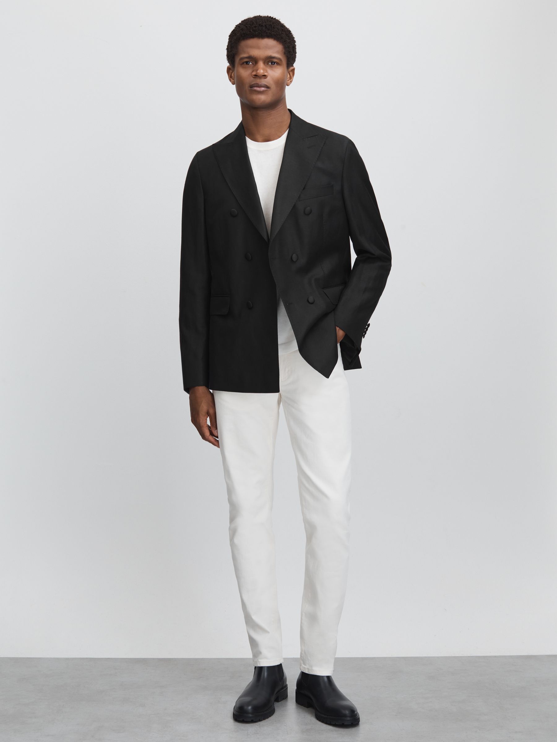 Oscar Jacobson Knitted Cotton Crew Neck T-Shirt in Snow White - Image 3 of 6