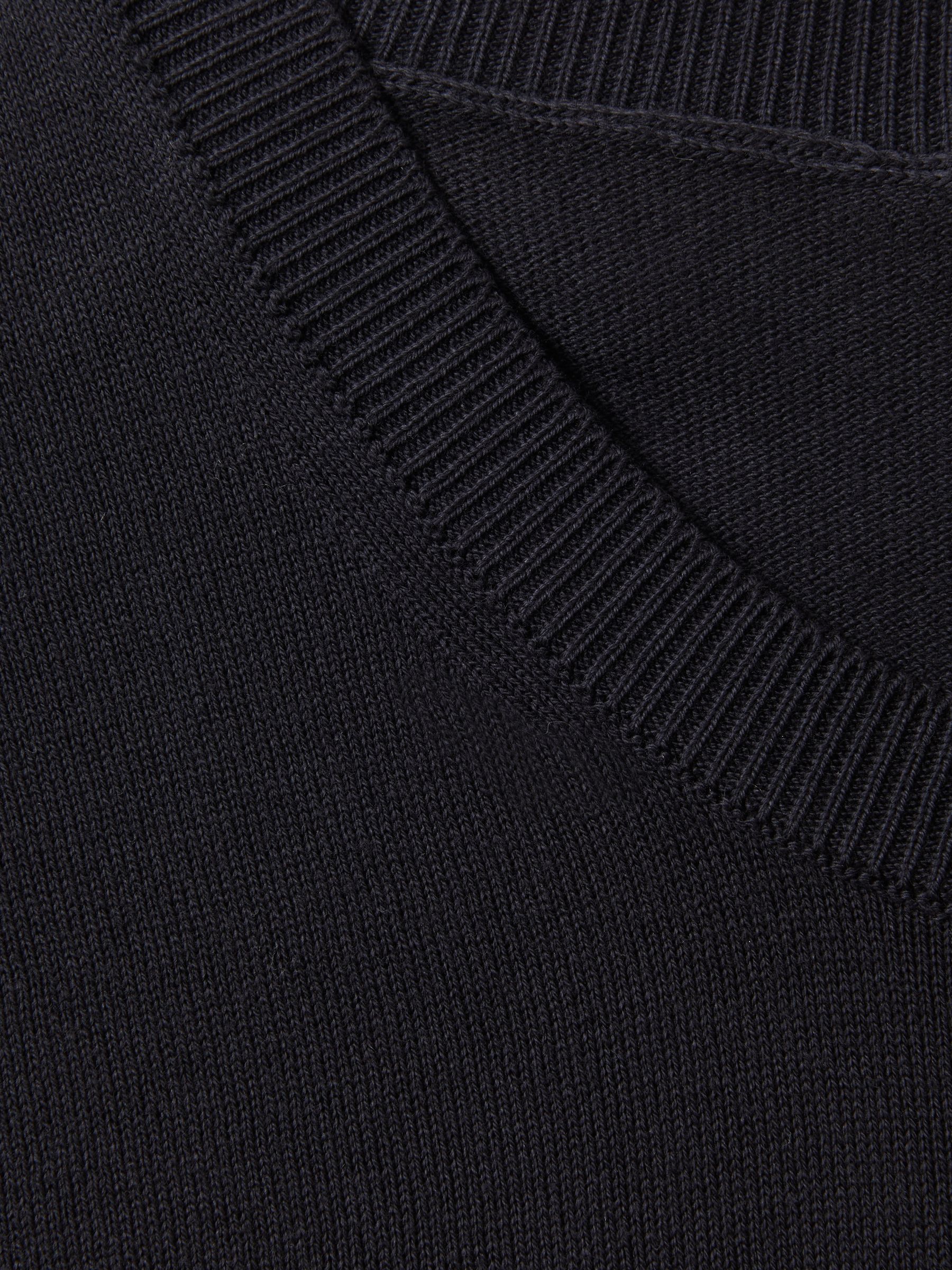 Oscar Jacobson Knitted Cotton Crew Neck T-Shirt in Navy - Image 2 of 6