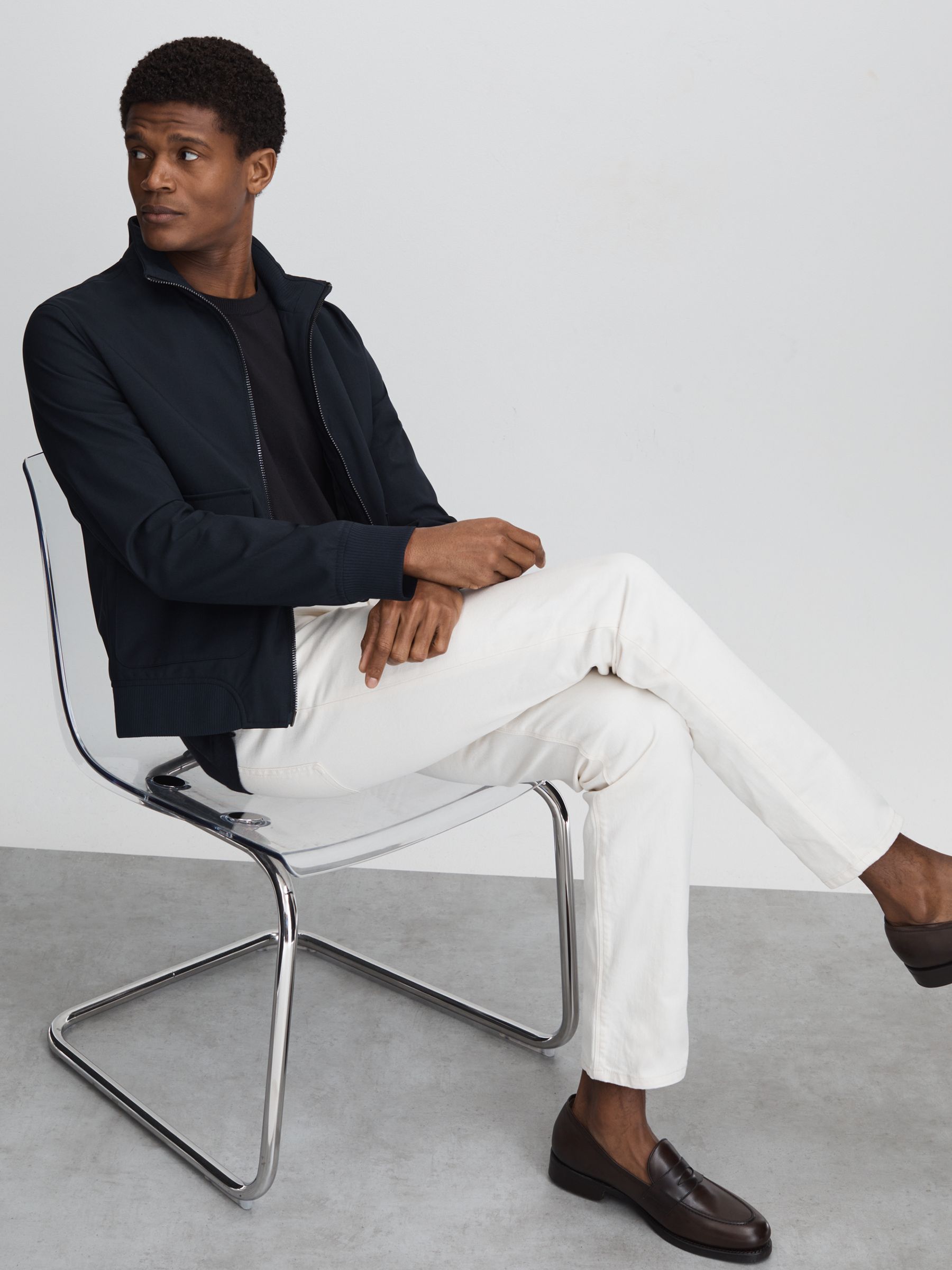 Oscar Jacobson Knitted Cotton Crew Neck T-Shirt in Navy - Image 3 of 6