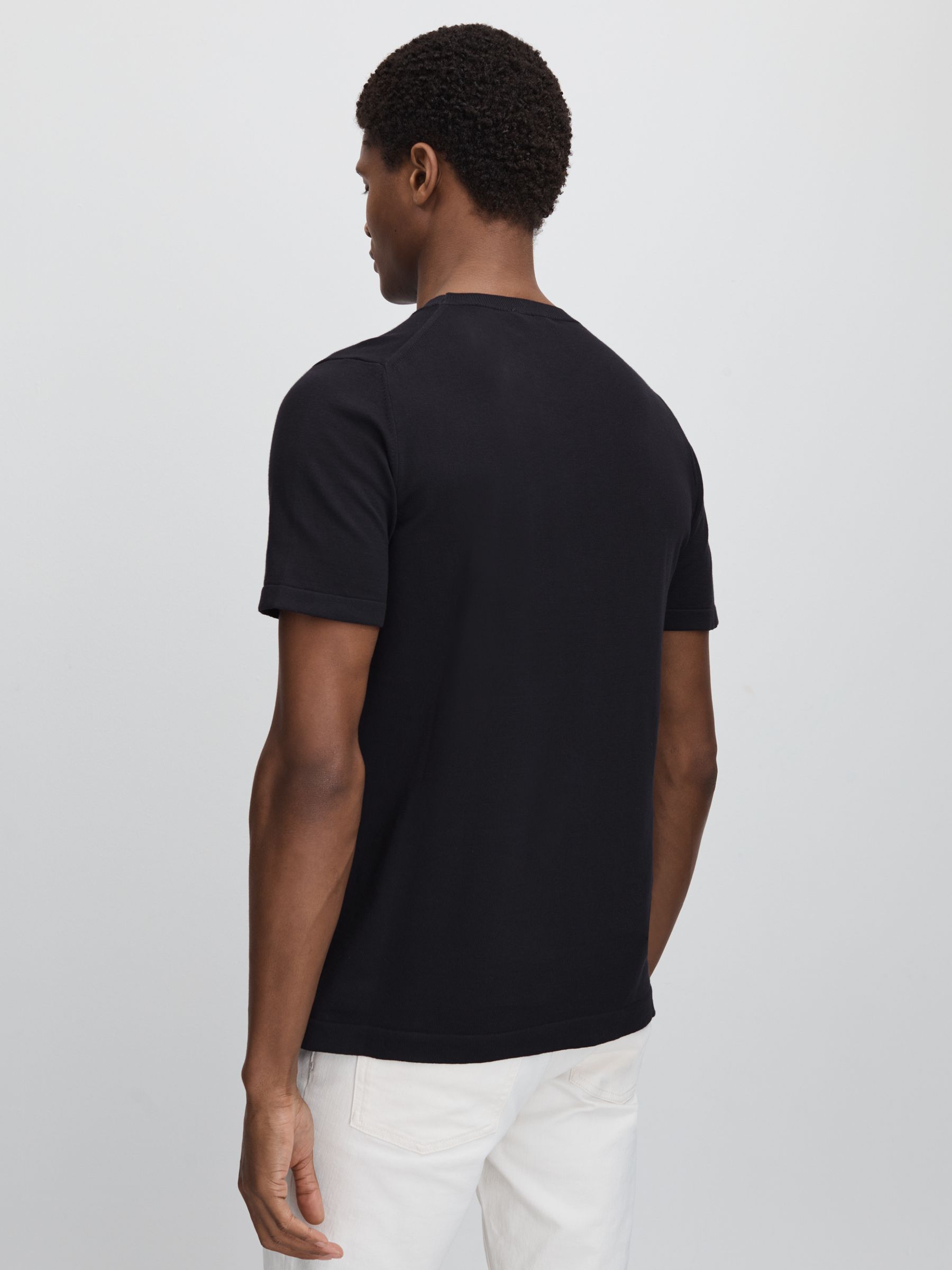 Oscar Jacobson Knitted Cotton Crew Neck T-Shirt in Navy - Image 5 of 6