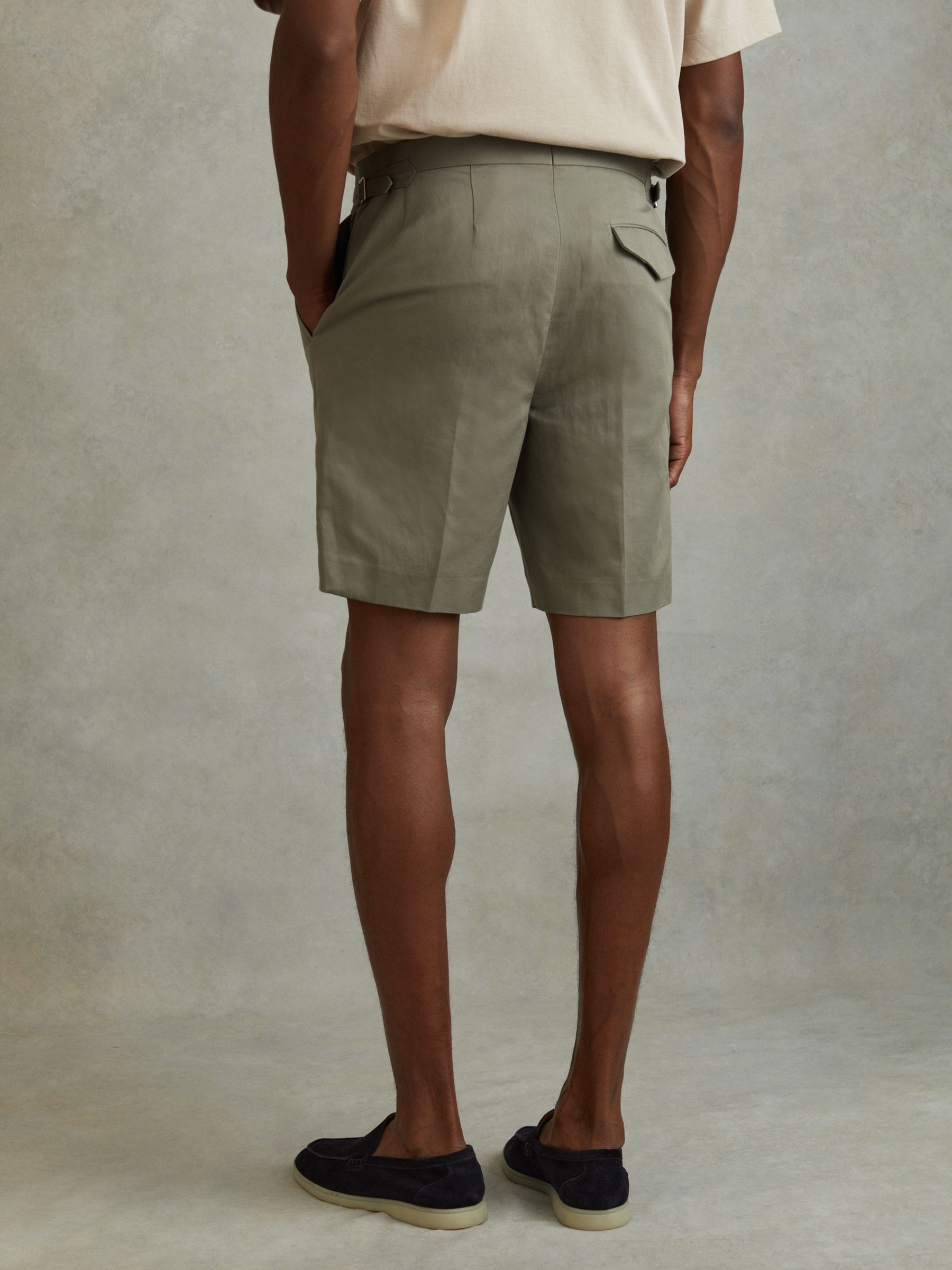 Cotton/Linen Blend Adjuster Shorts in Sage - Image 5 of 6