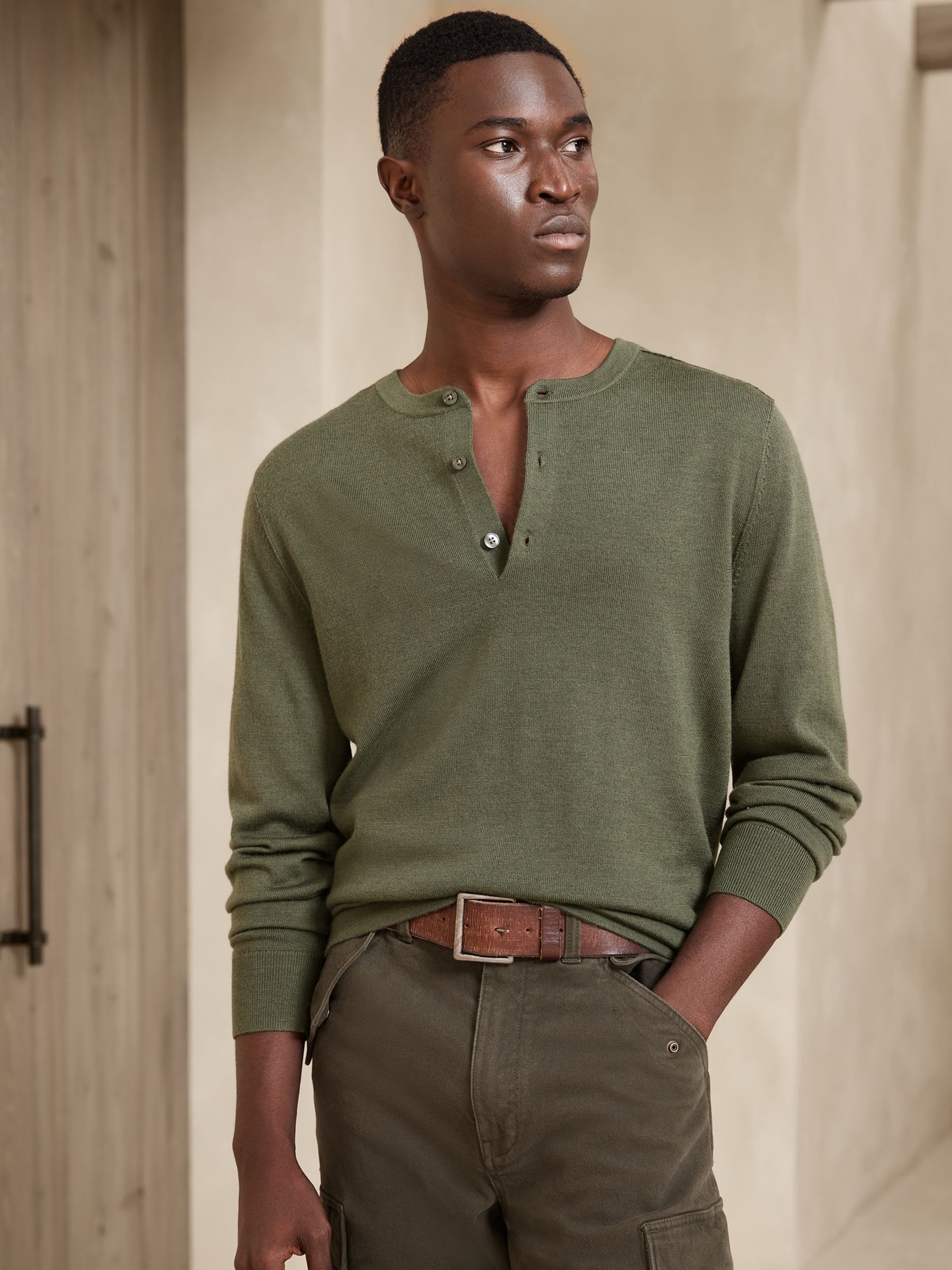 Banana Republic Green T-Shirt - Image 1 of 2 Banana Republic Green T-Shirt - Image 1 of 2