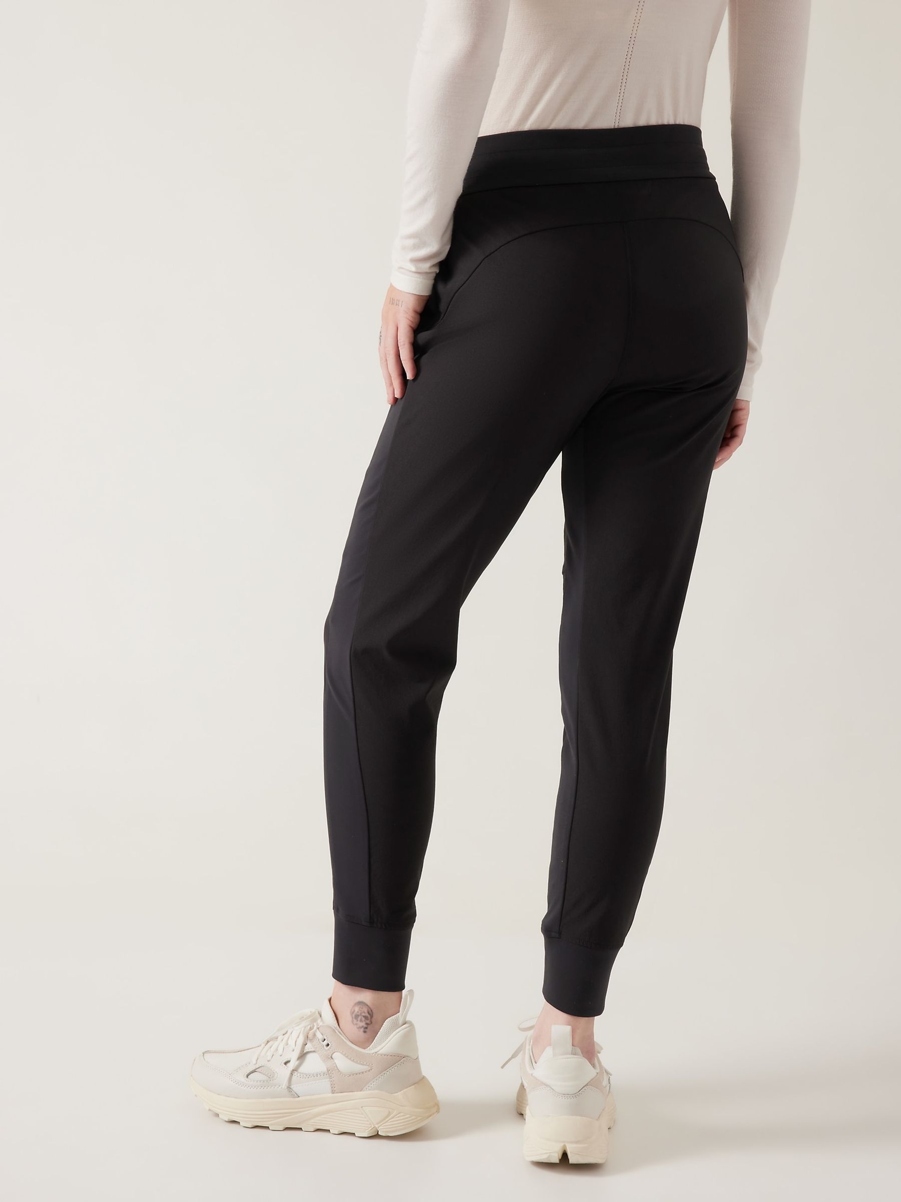 Athleta Black Headlands Hybrid Trek Joggers - Image 4 of 5