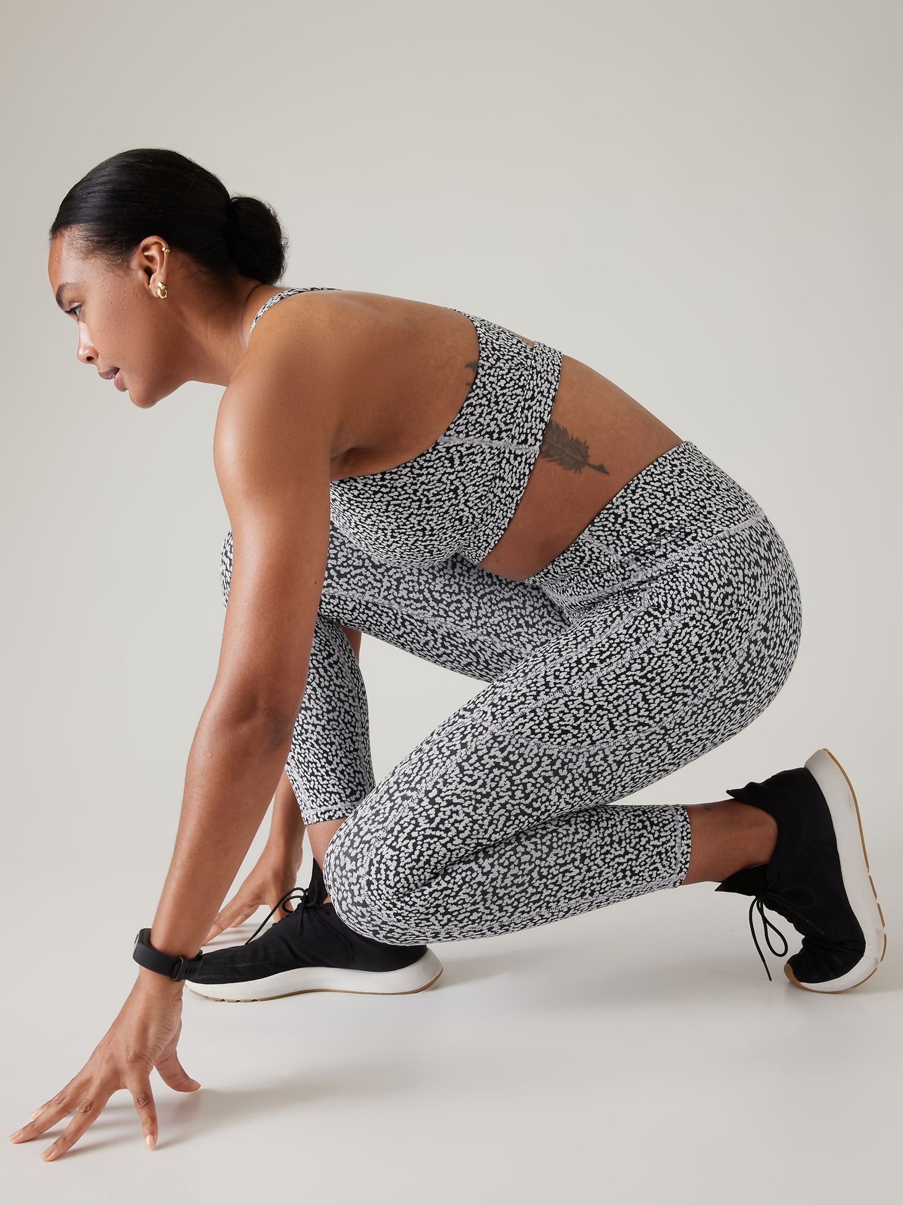 Athleta Black/White D-DD Cup Ultimate Medium Impact Sports Bra - Image 4 of 5