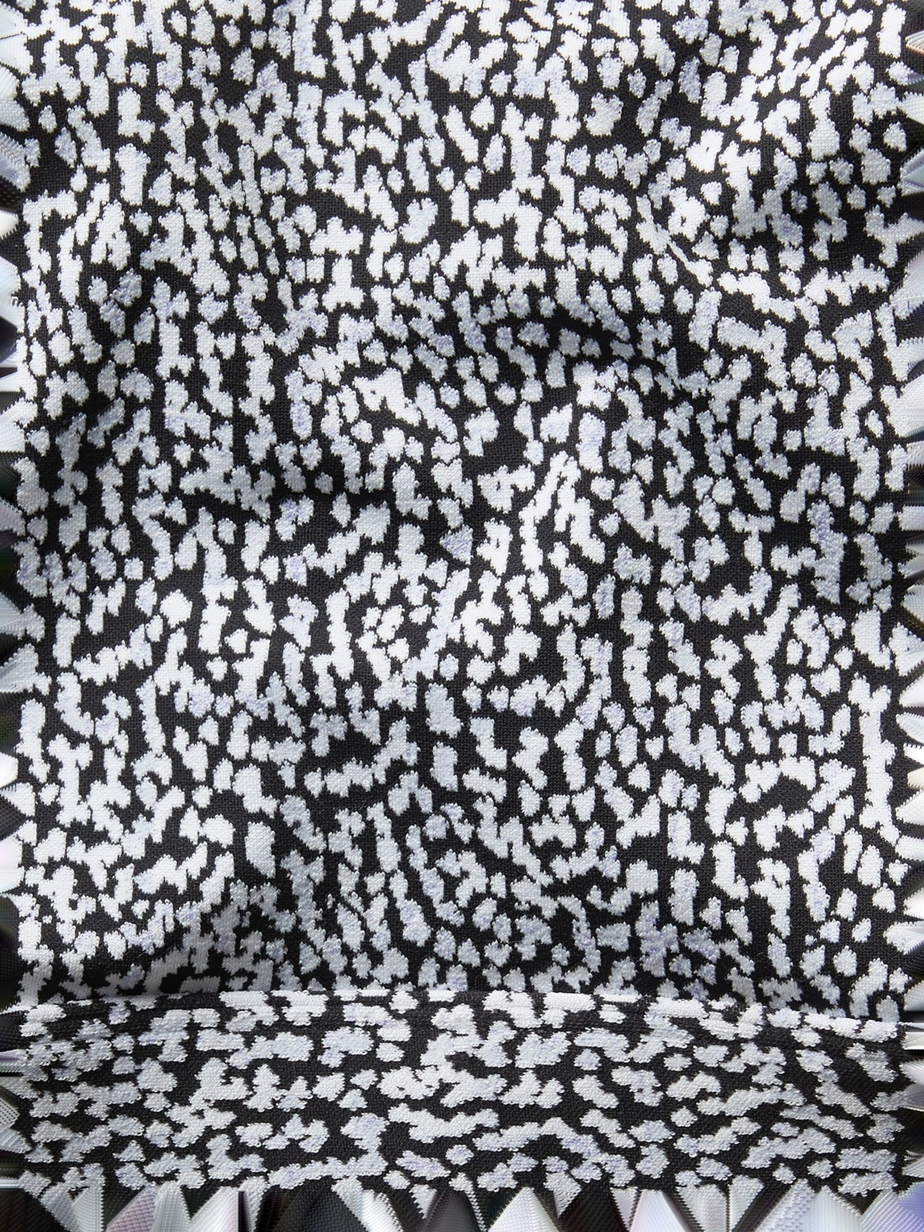 Athleta Black/White D-DD Cup Ultimate Medium Impact Sports Bra - Image 5 of 5