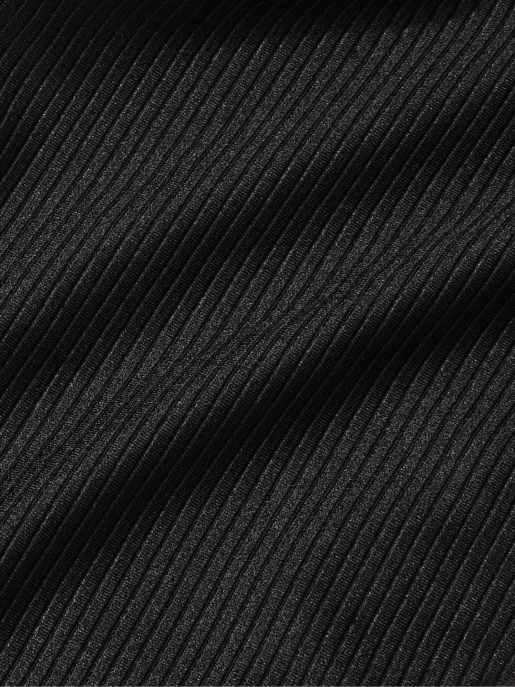 Pure Black Long Sleeve Cropped Rash Guard Top - Image 4 of 4