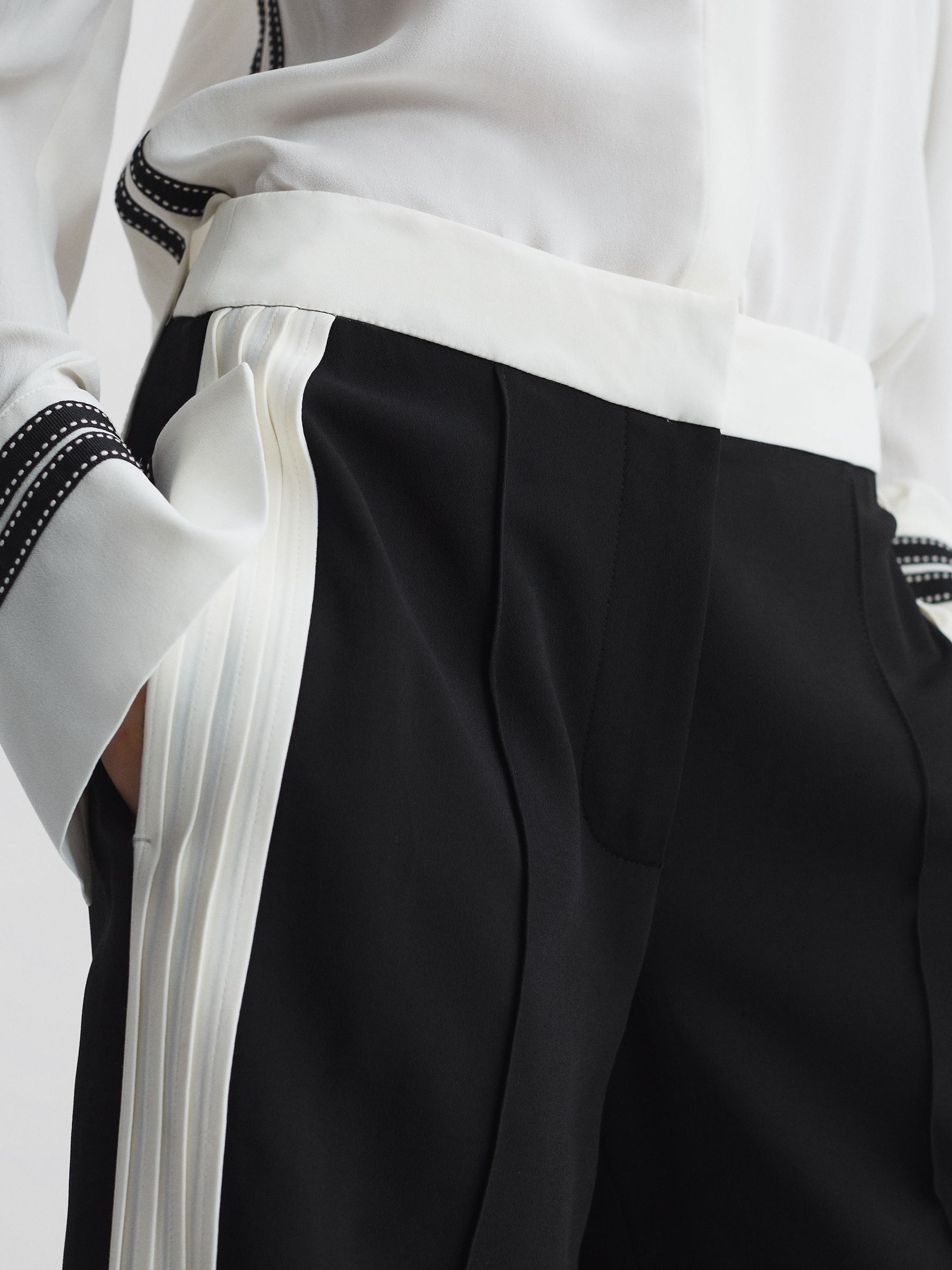 Contrast Waistband Pintuck Trousers in Black - Image 3 of 6