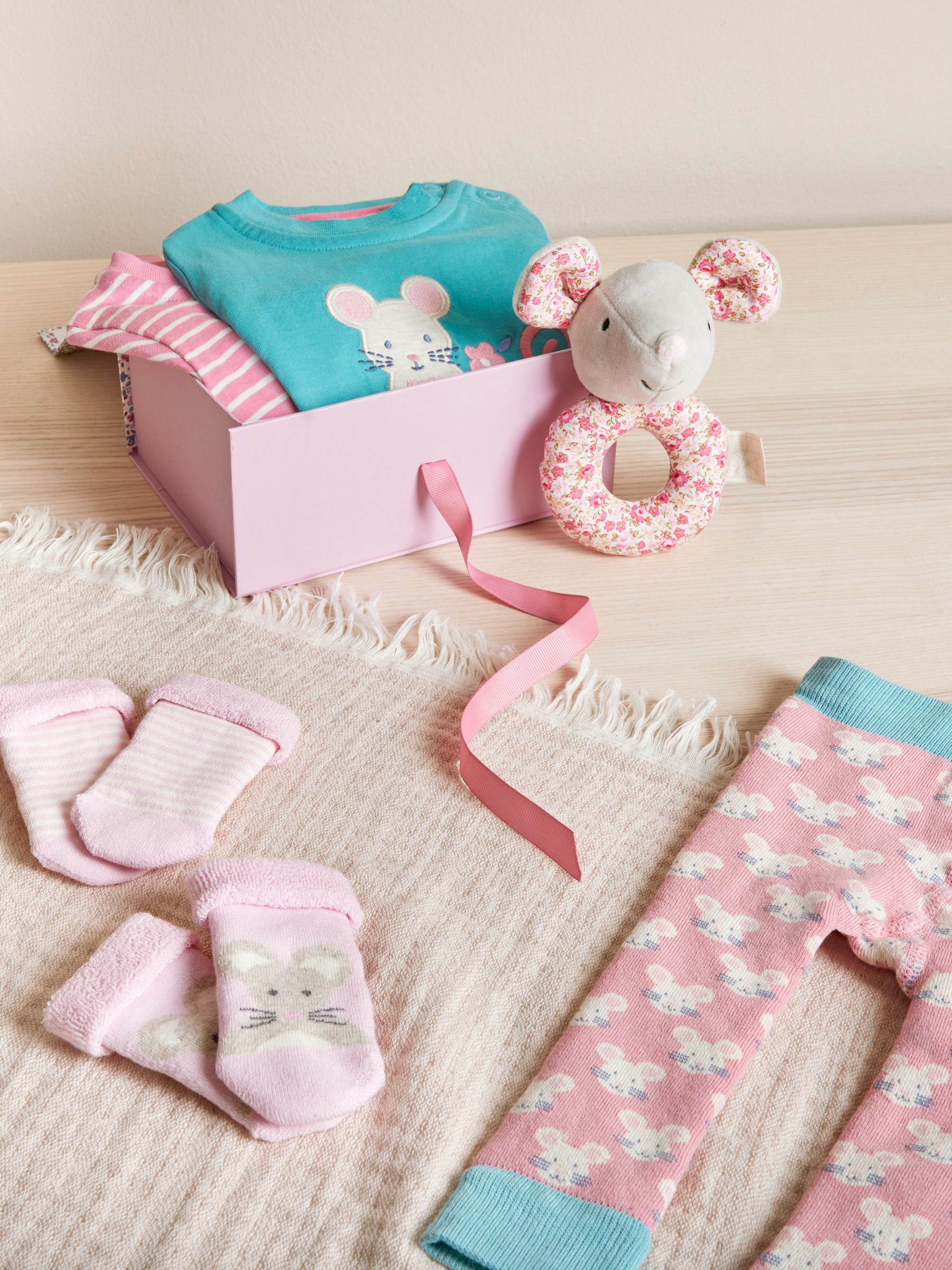 Mouse Favourites Gift Set in Pink - Image 1 of 6