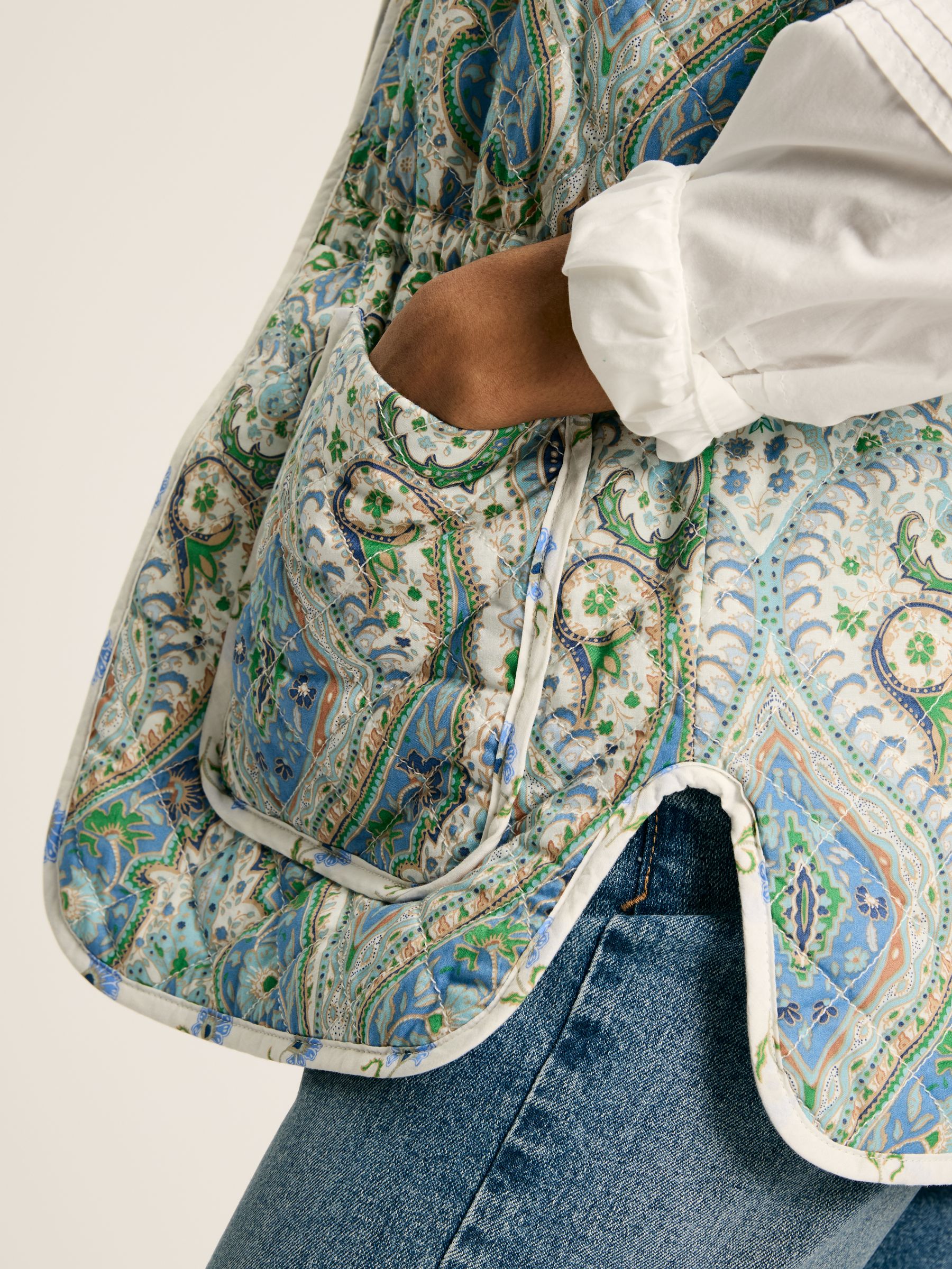 Hatfield Blue Paisley Cotton Quilted Gilet - Image 5 of 10