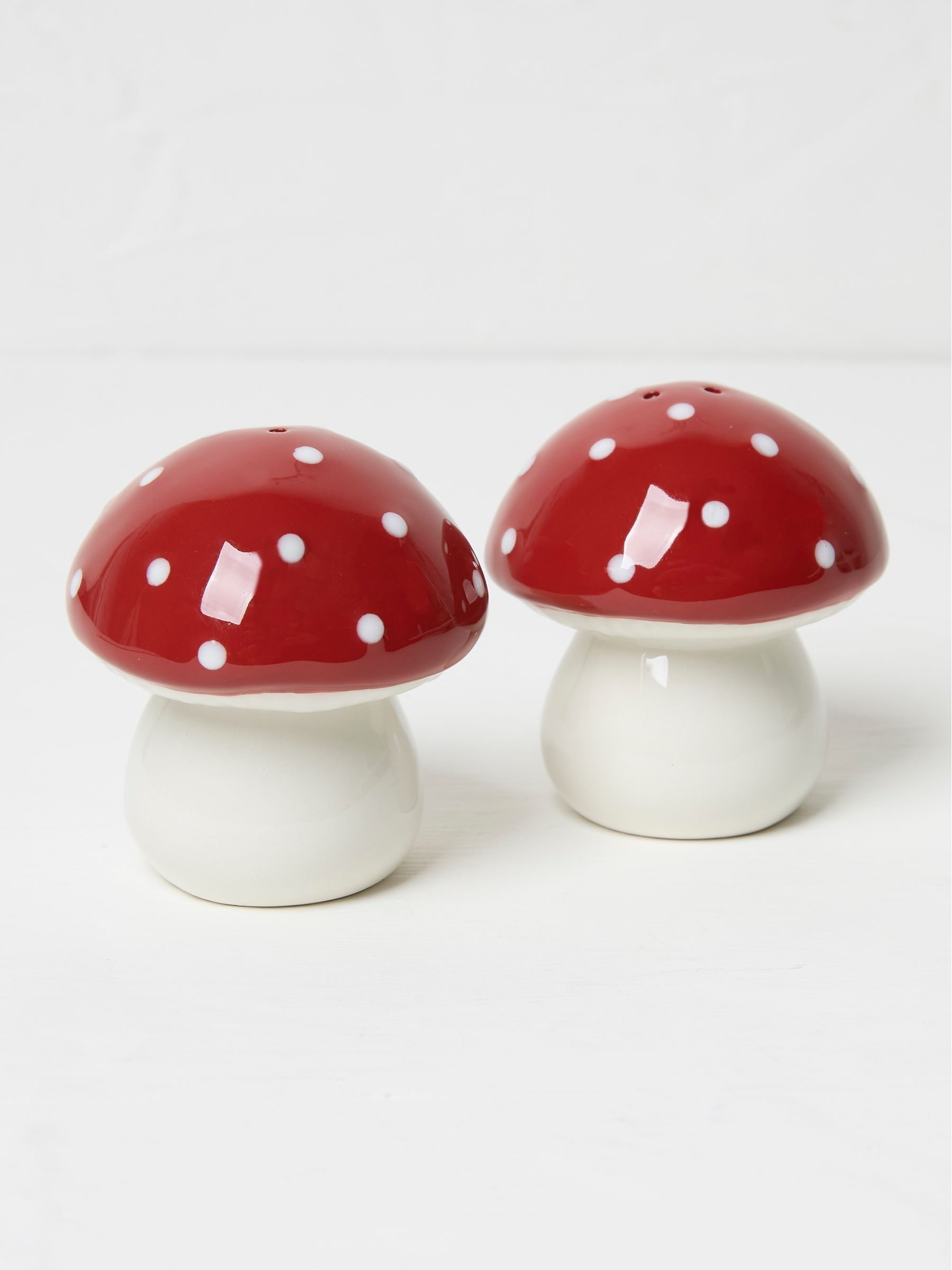 Red Toadstool Salt And Pepper Shakers - Image 2 of 2