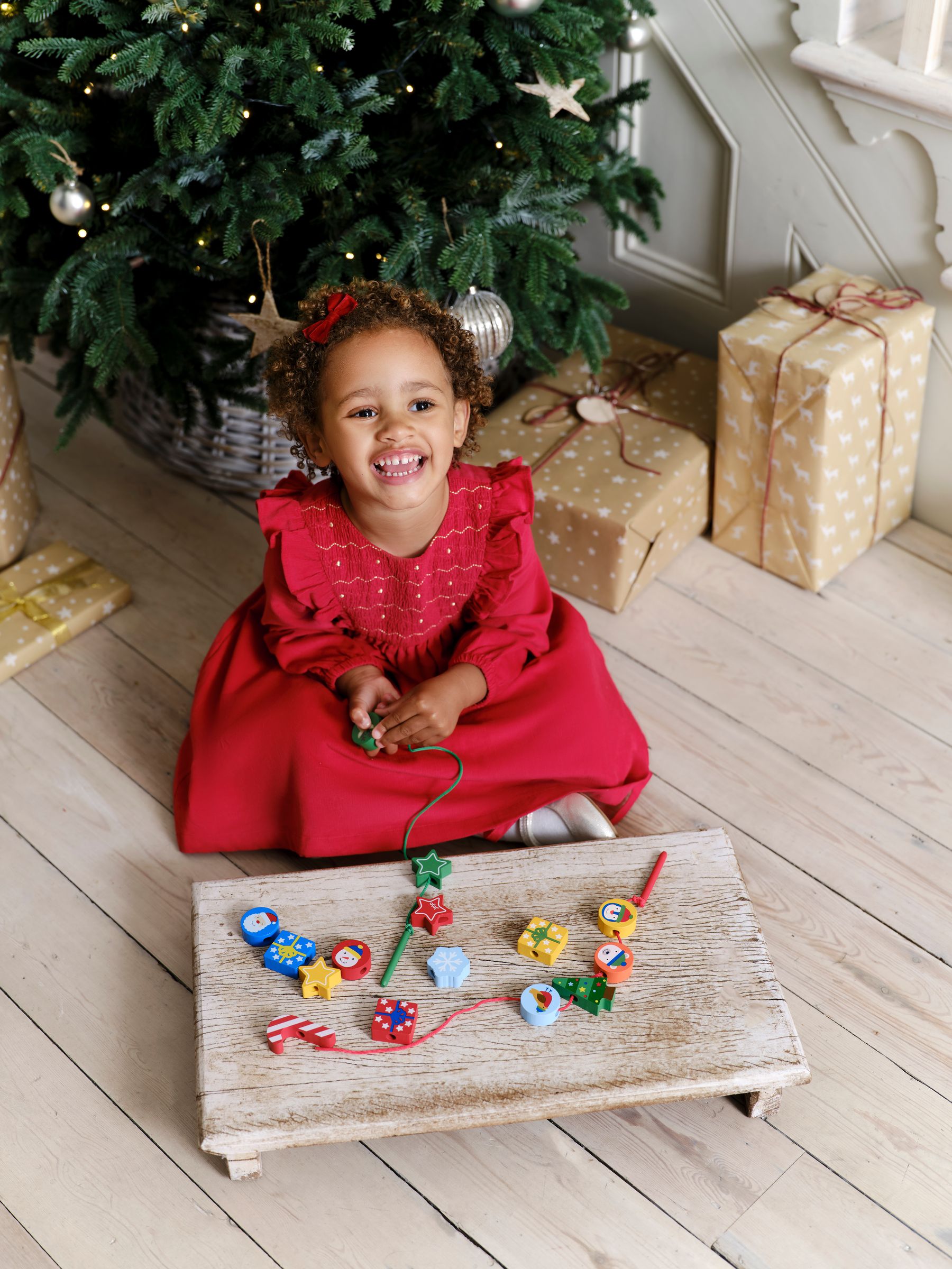 Christmas Threading Beads - Image 2 of 4