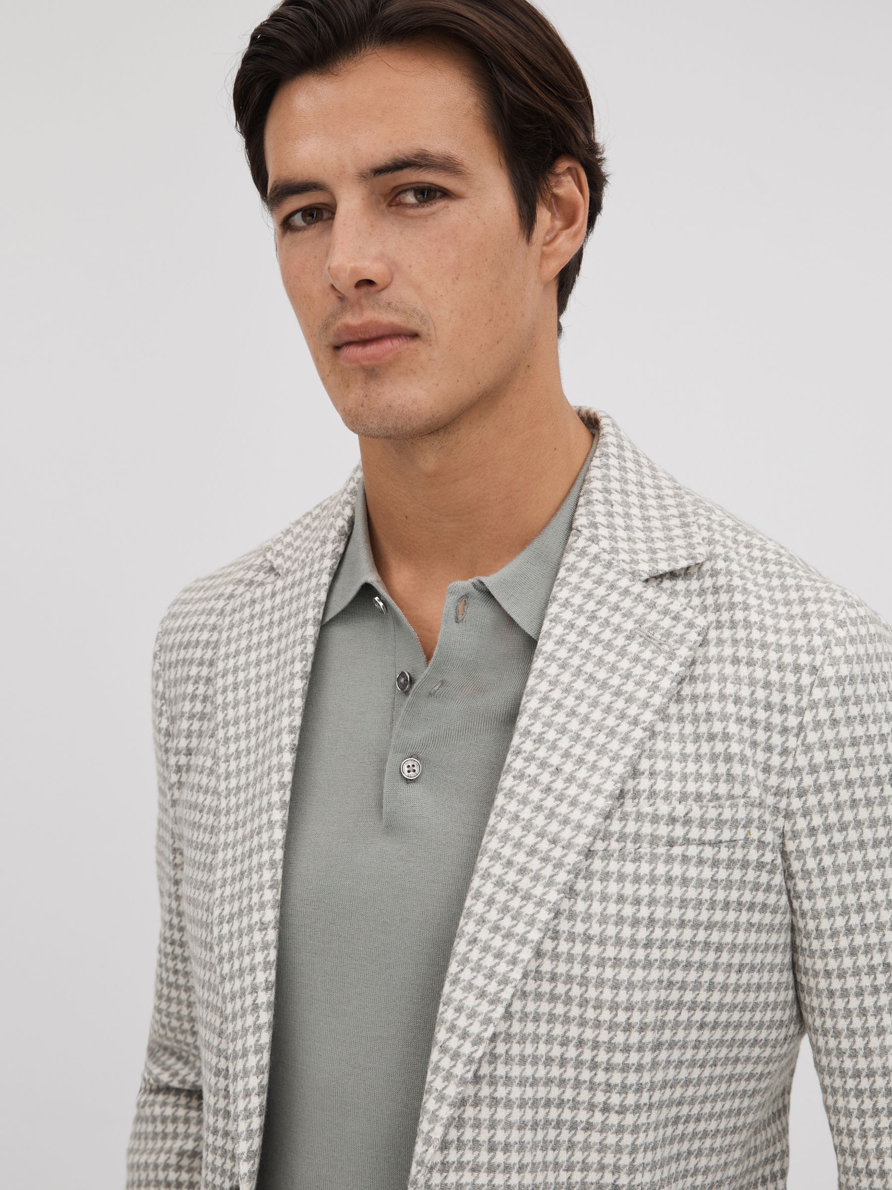Slim Fit Wool Blend Single Breasted Blazer in Soft Grey - Image 4 of 8