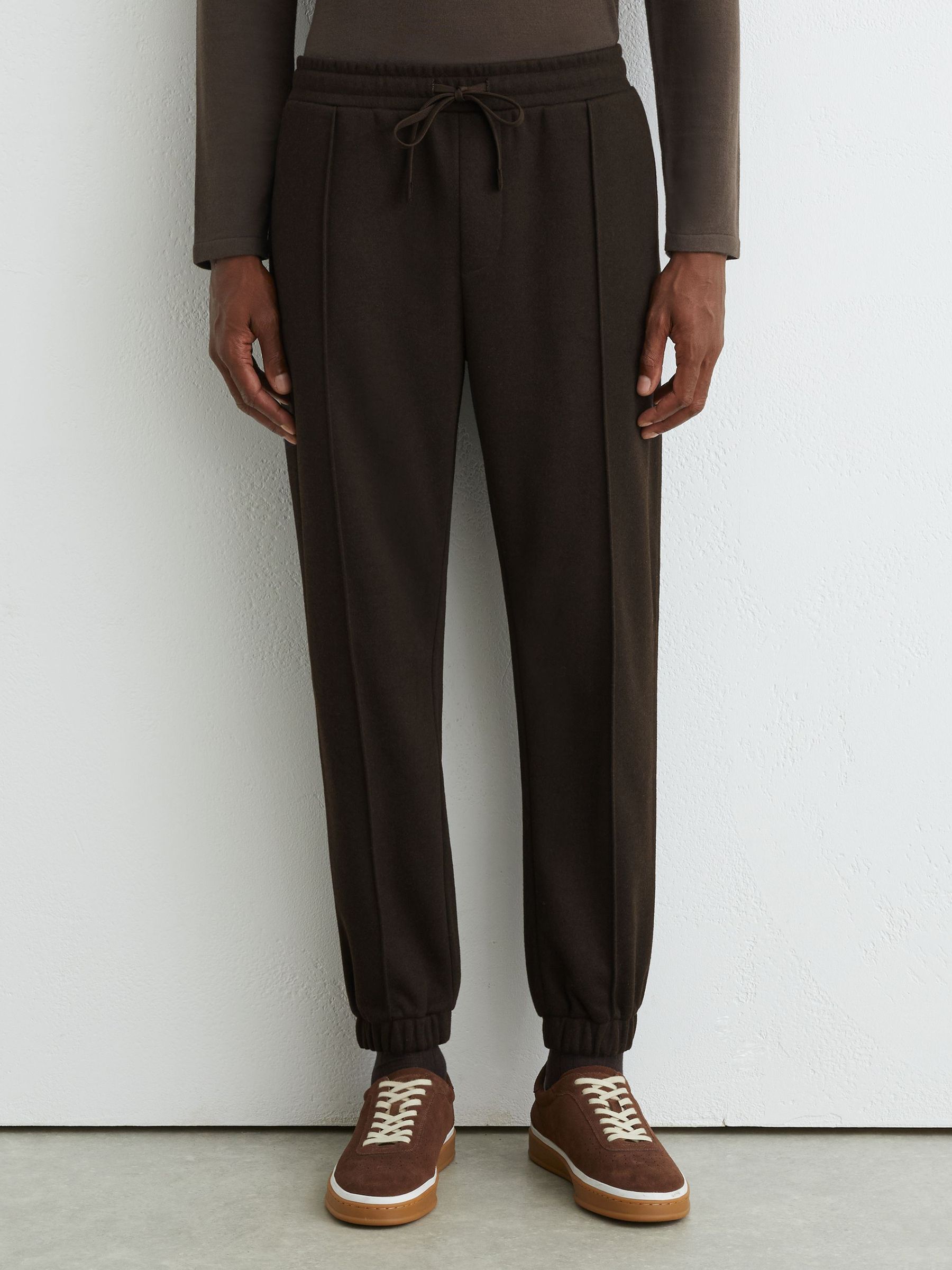 Herringbone Cuffed Drawstring Joggers in Dark Brown - صورة 3 من 7