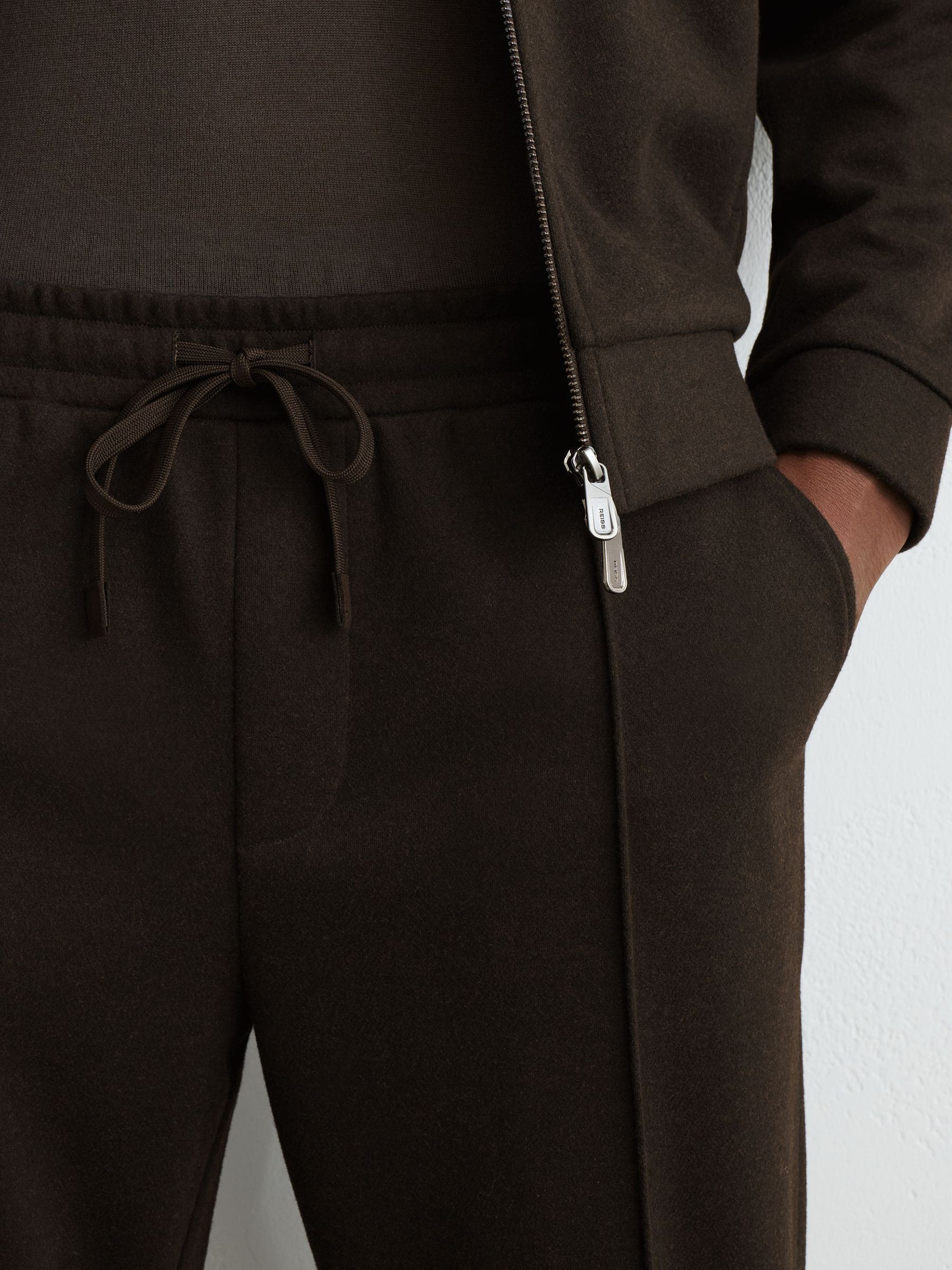 Herringbone Cuffed Drawstring Joggers in Dark Brown - صورة 4 من 7