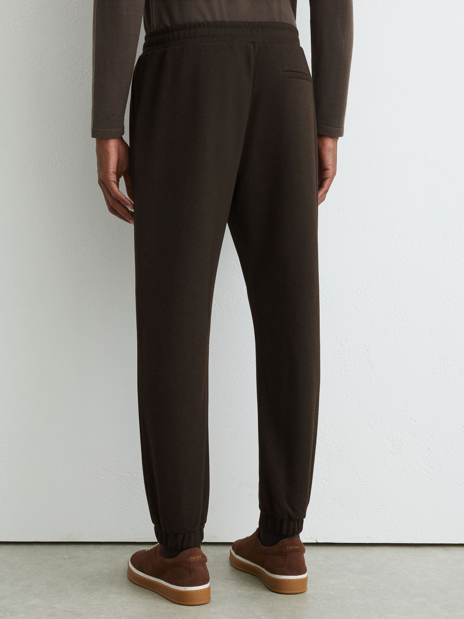 Herringbone Cuffed Drawstring Joggers in Dark Brown - صورة 5 من 7
