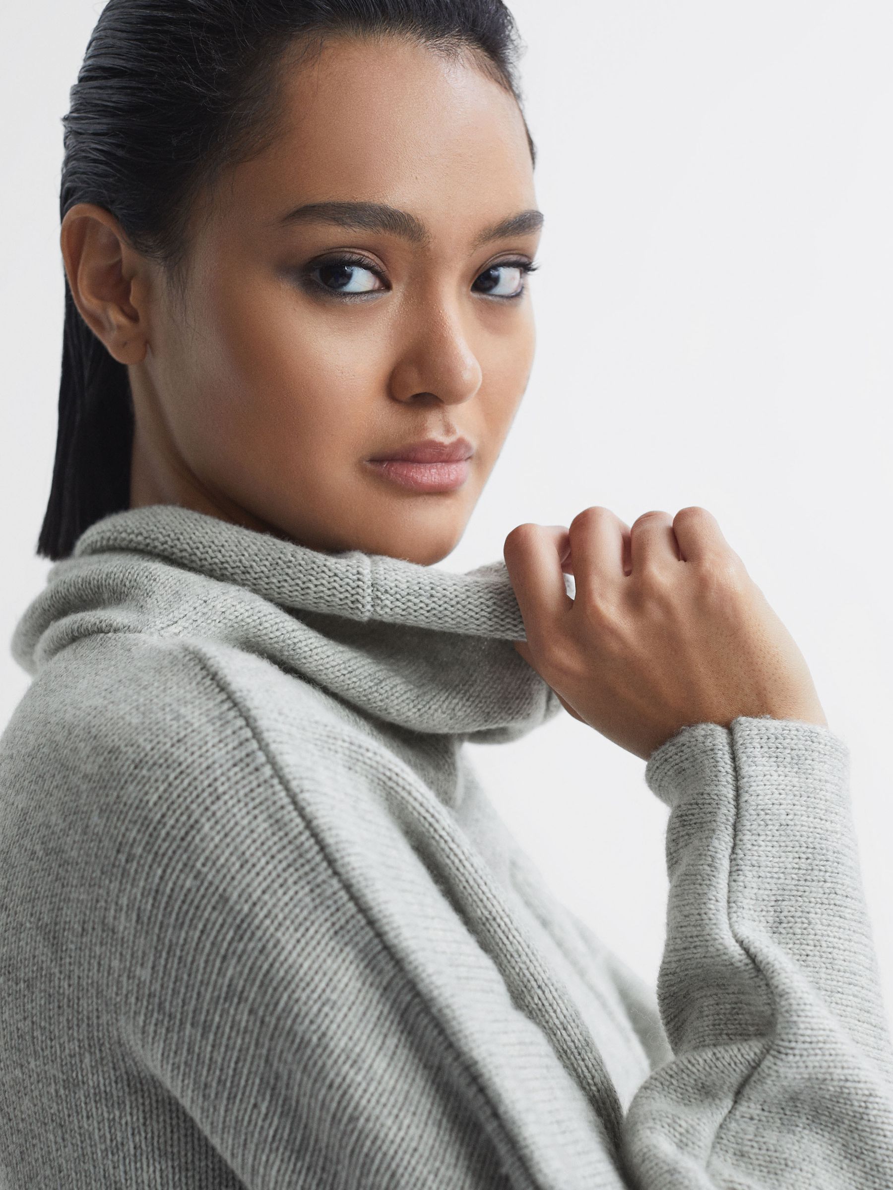 Wool Blend Turtle Neck Jumper in Light Grey - Image 4 of 5